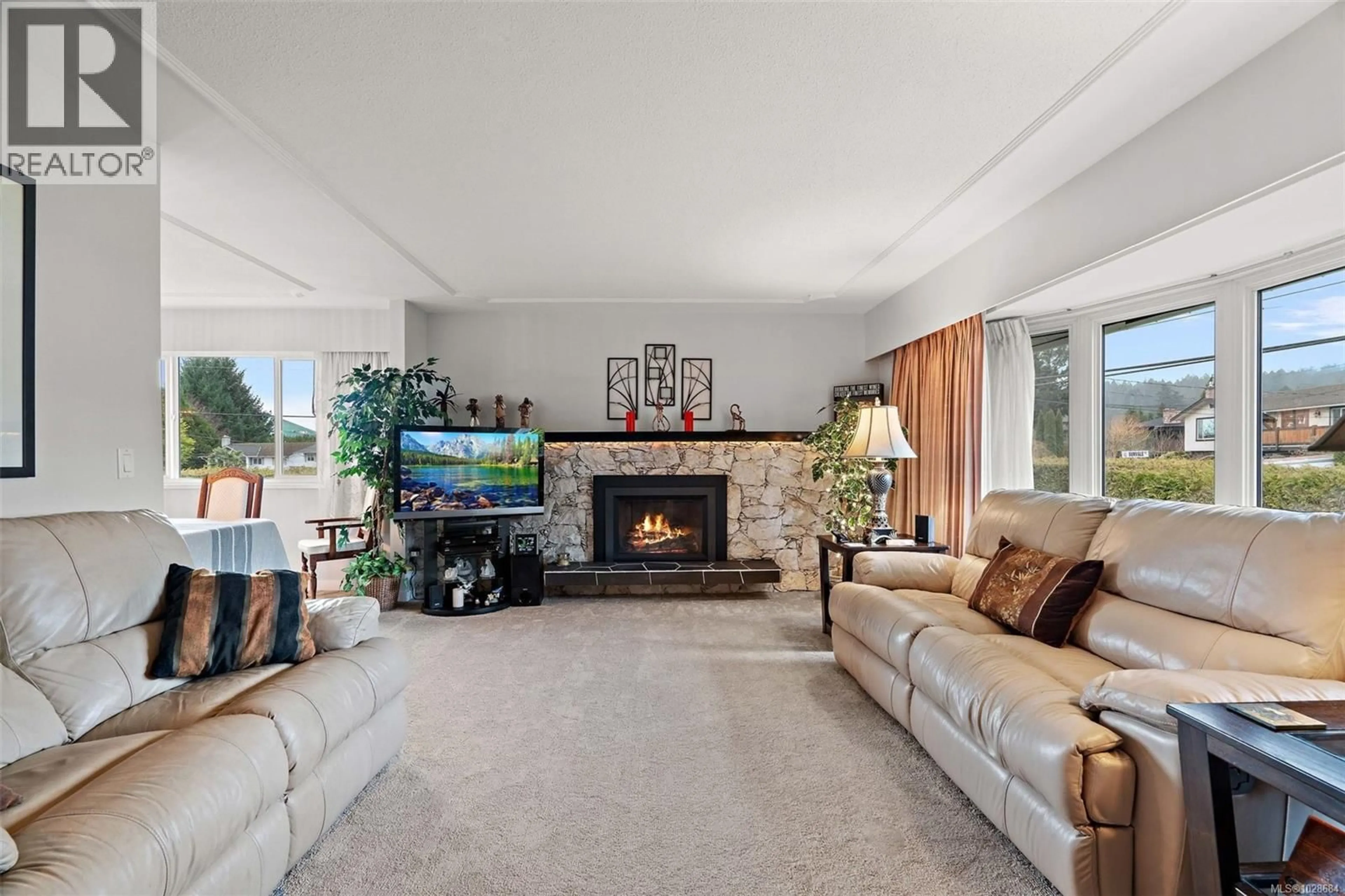 Living room with furniture, unknown for 2921 MOUNT WELLS DRIVE, Langford British Columbia V9B4R9