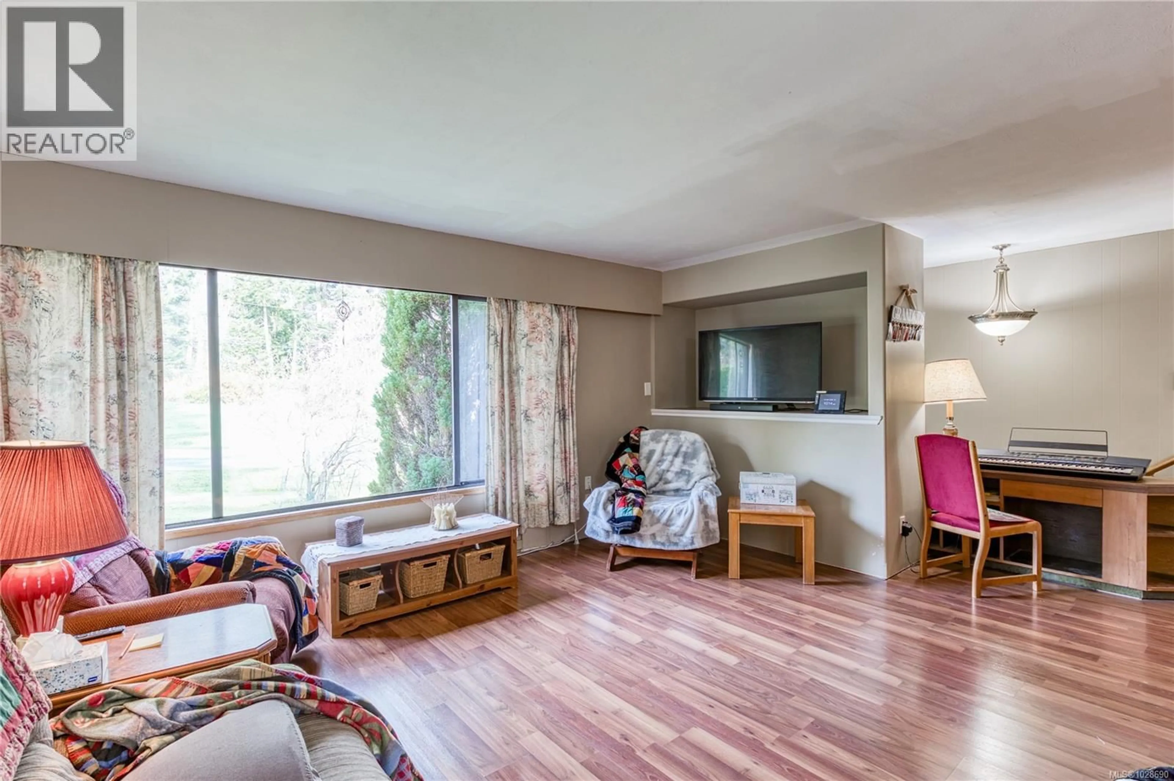 Living room with furniture, unknown for 1646 JANES ROAD, Nanaimo British Columbia V9X1P3