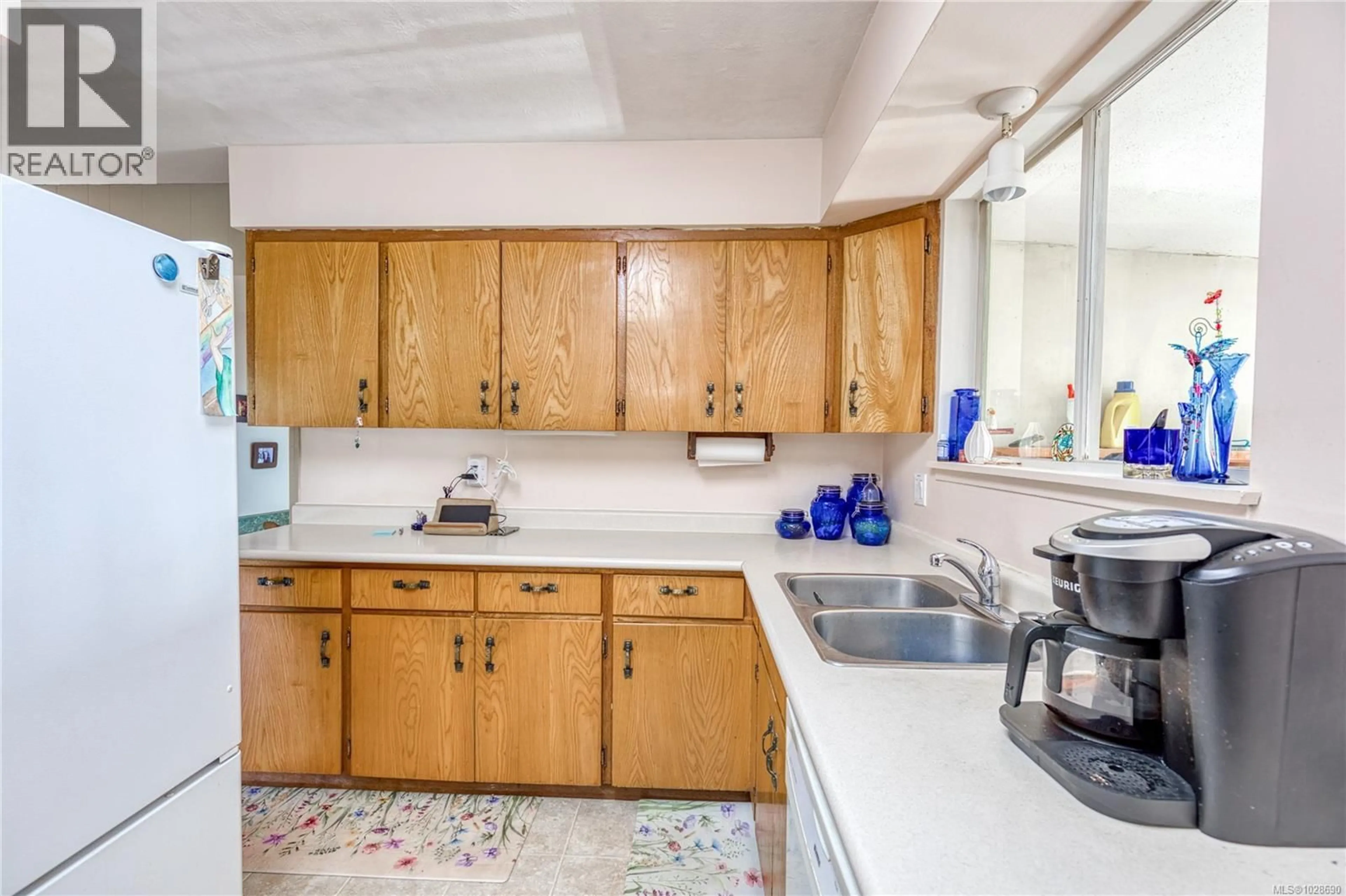 Standard kitchen, unknown for 1646 JANES ROAD, Nanaimo British Columbia V9X1P3