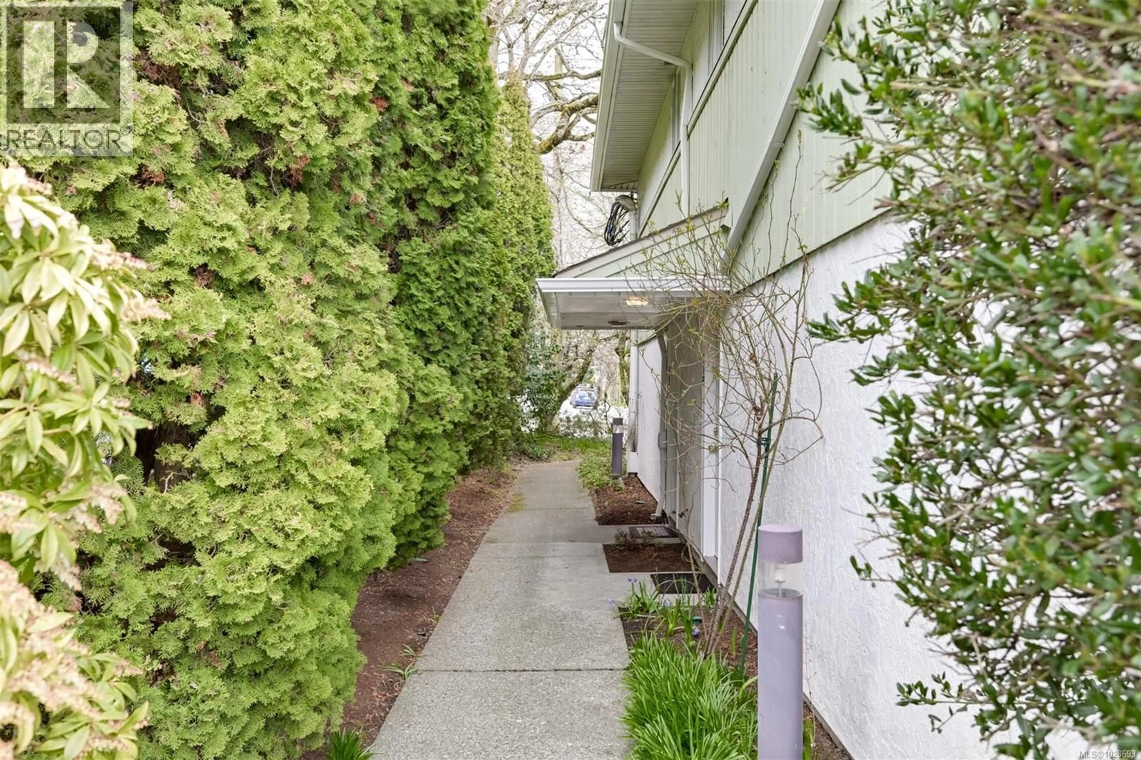 Patio, street for 116 - 724 SEA TERRACE, Victoria British Columbia V9A3R6