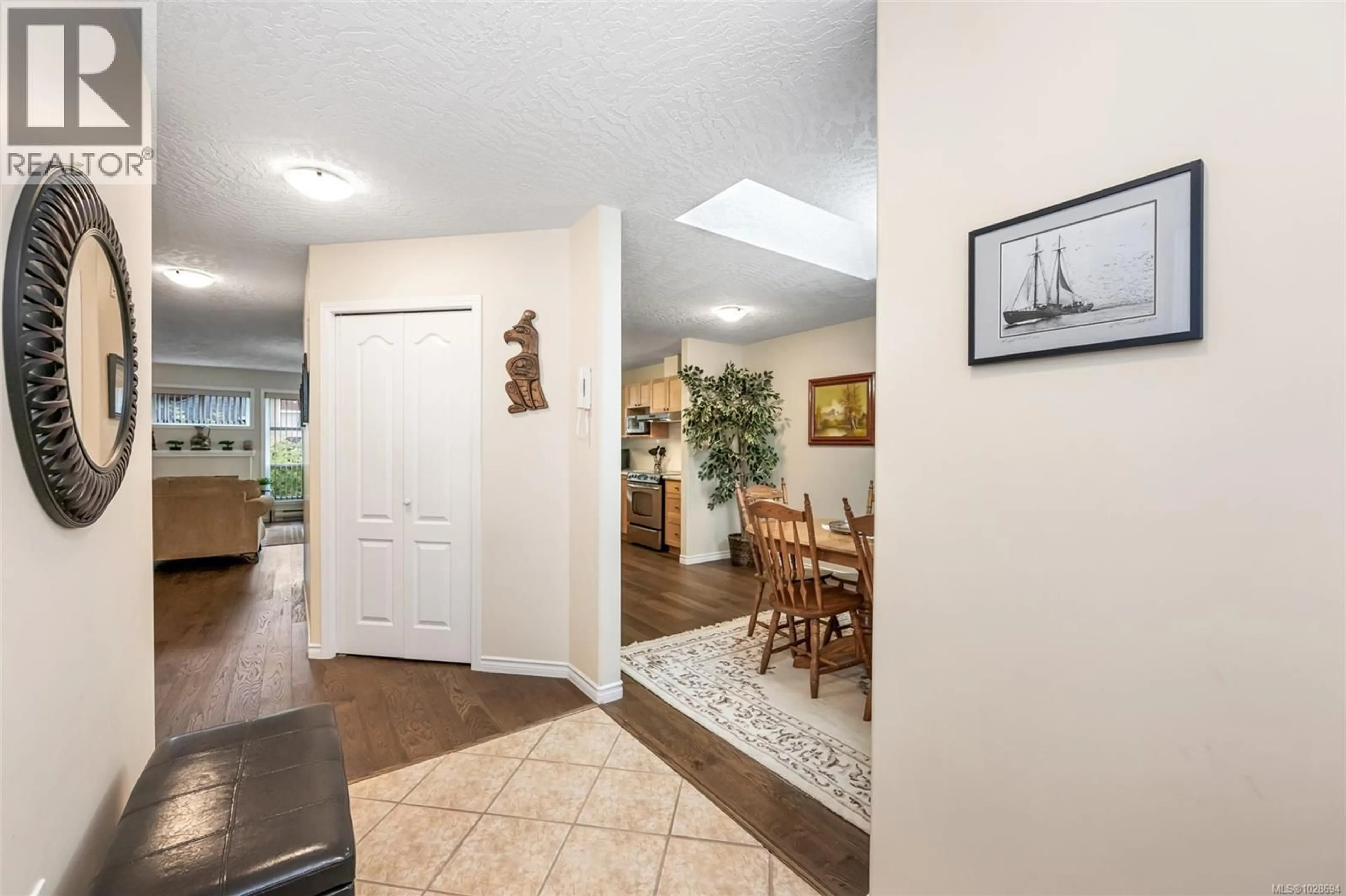Indoor entryway for 404 - 341 YPRES STREET, Duncan British Columbia V9L3T5