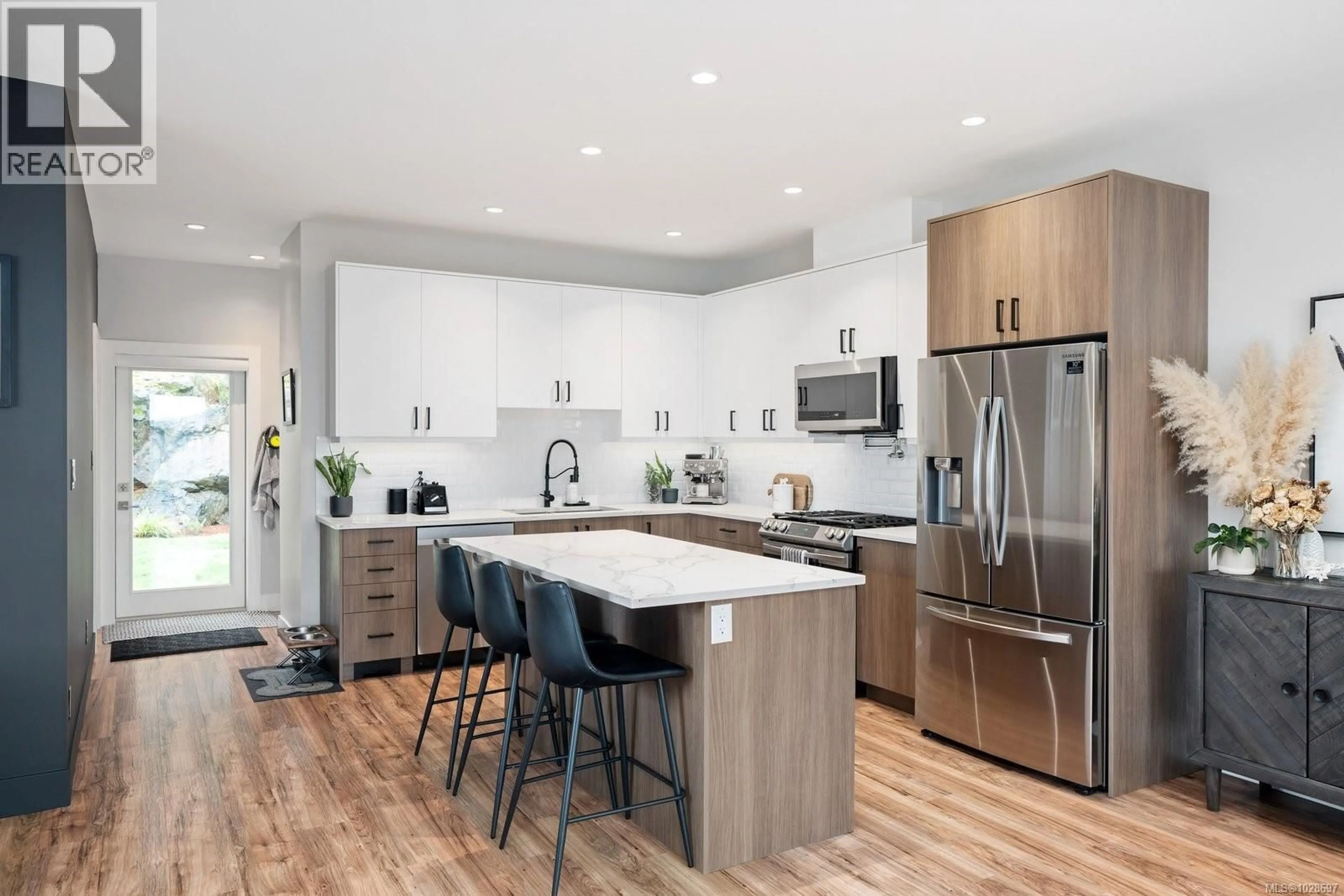 Open concept kitchen, wood/laminate floor for 2168 MOUNTAIN HEIGHTS DRIVE, Sooke British Columbia V9Z1M4