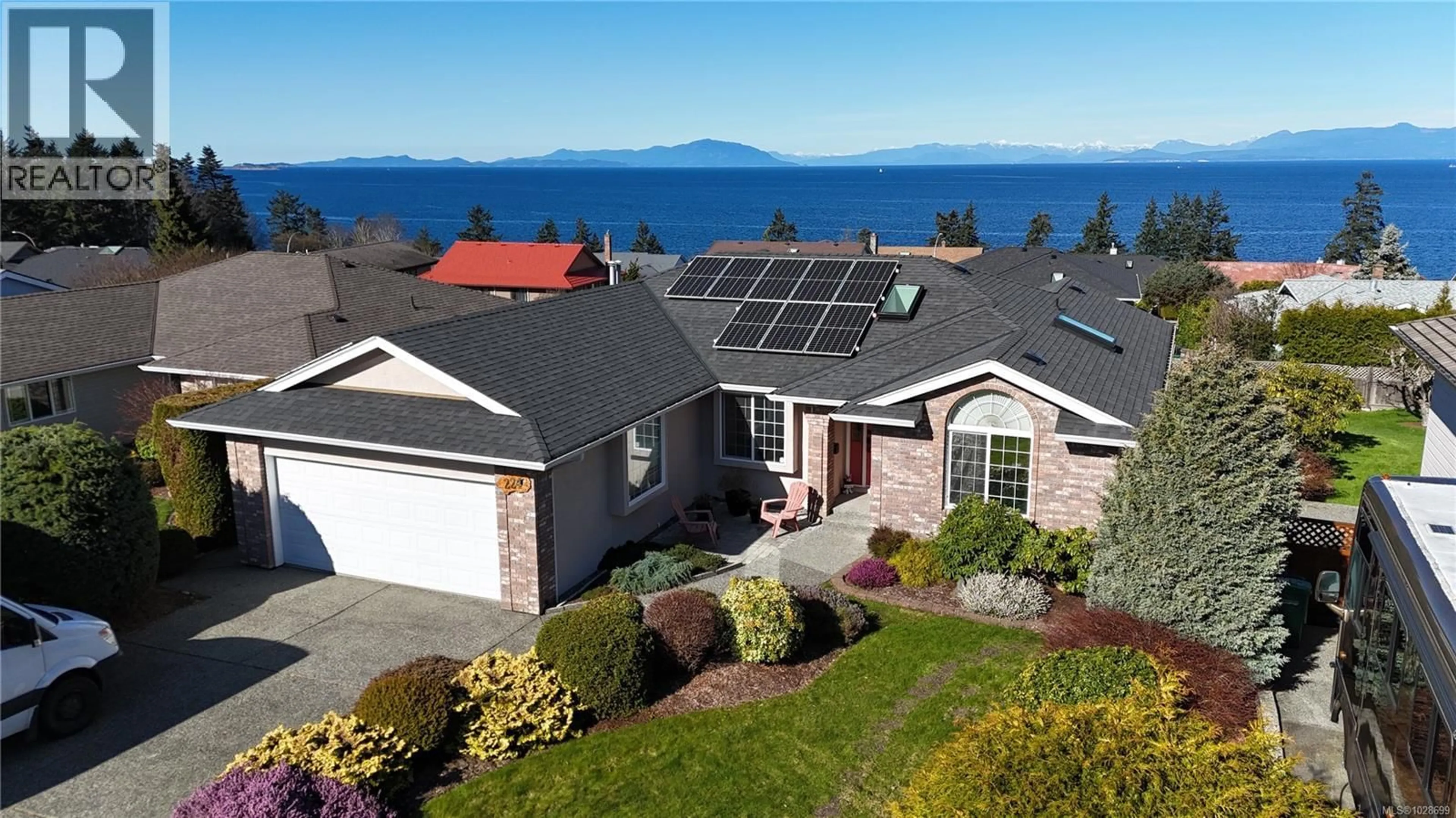 A pic from outside/outdoor area/front of a property/back of a property/a pic from drone, water/lake/river/ocean view for 224 SEVEN OAKS PLACE, Nanaimo British Columbia V9V1H5