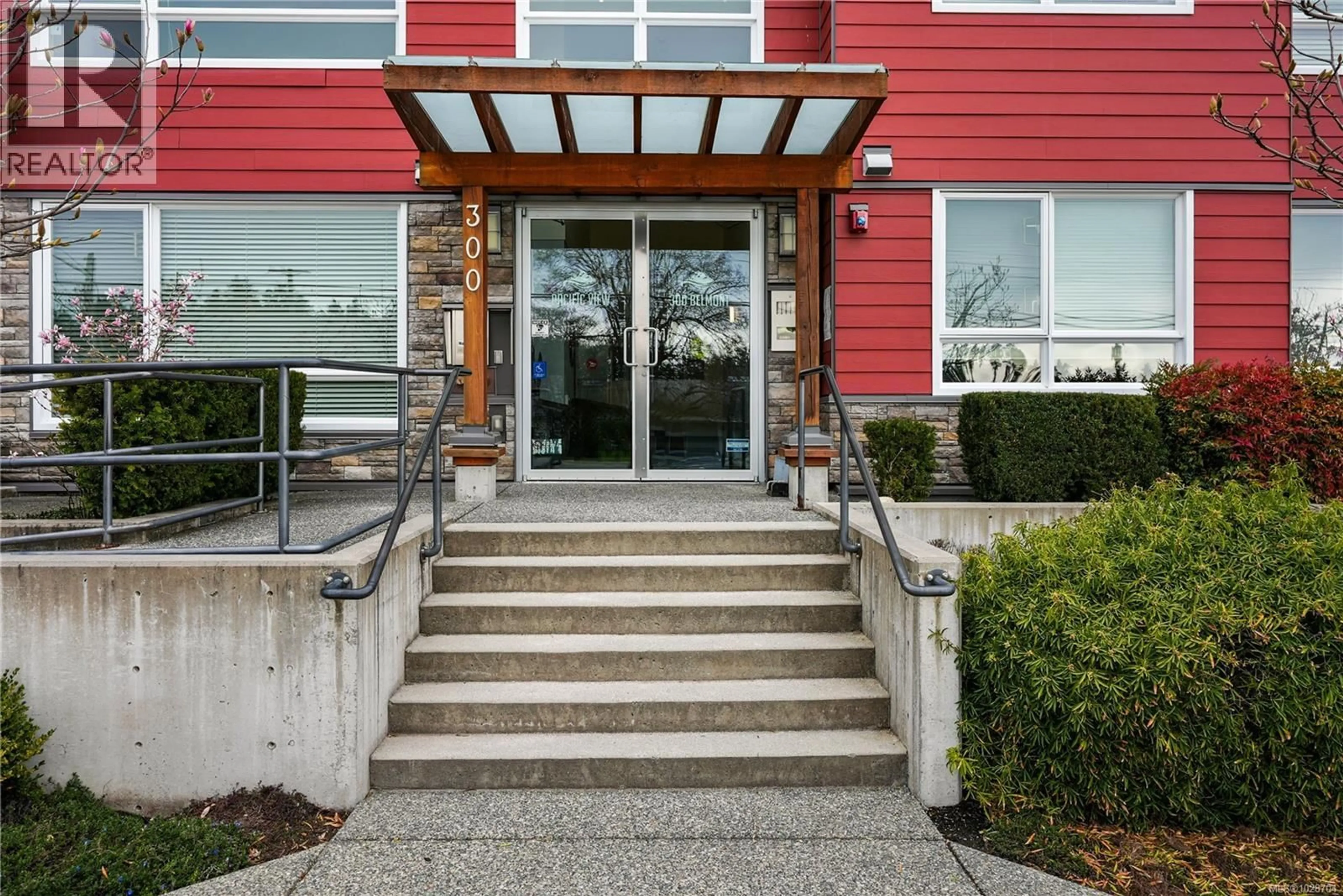 Indoor entryway for 105 - 300 BELMONT ROAD, Colwood British Columbia V9C1B1