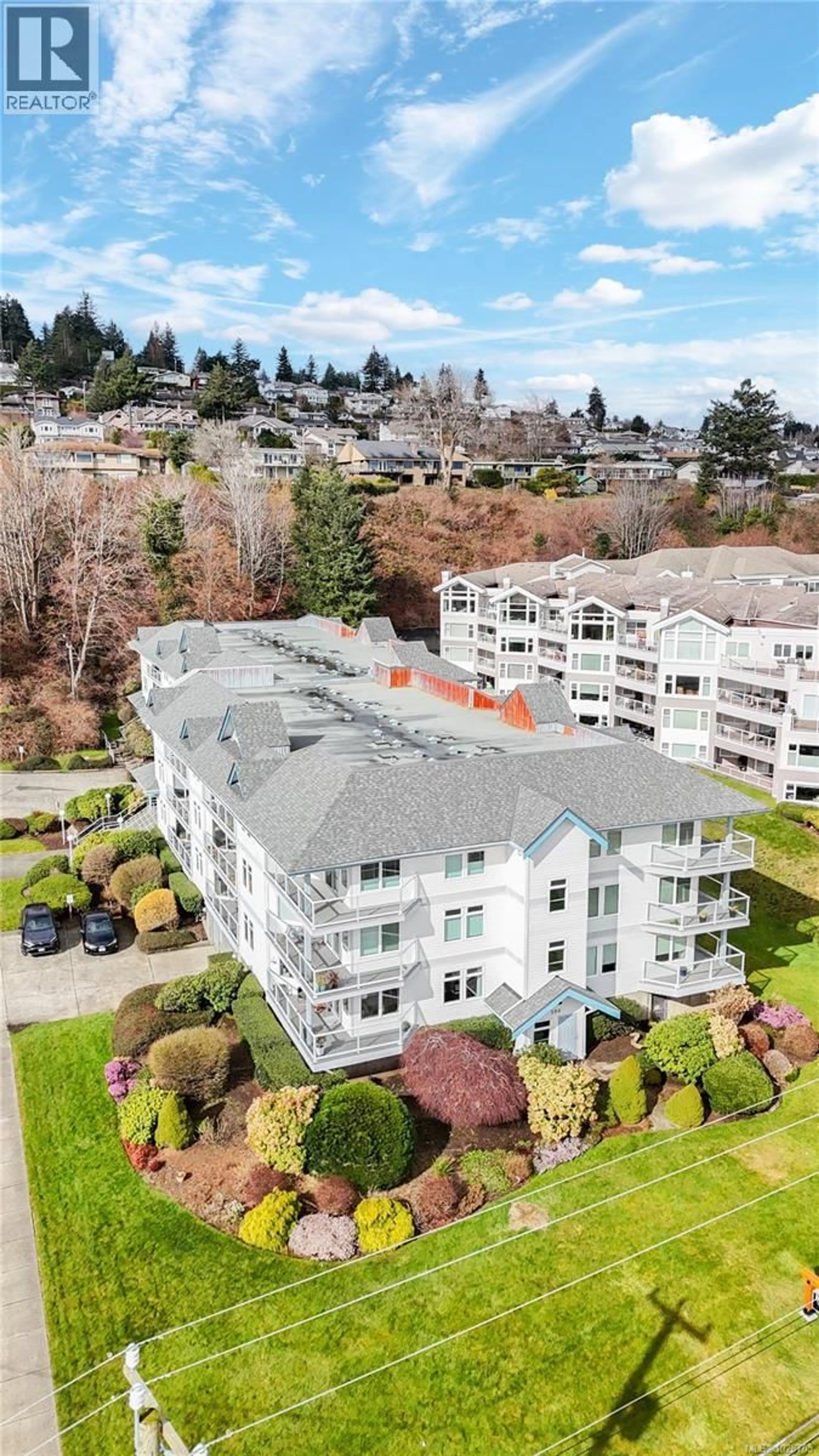 A pic from outside/outdoor area/front of a property/back of a property/a pic from drone, unknown for 224 - 390 ISLAND HIGHWAY SOUTH, Campbell River British Columbia V9W1A5