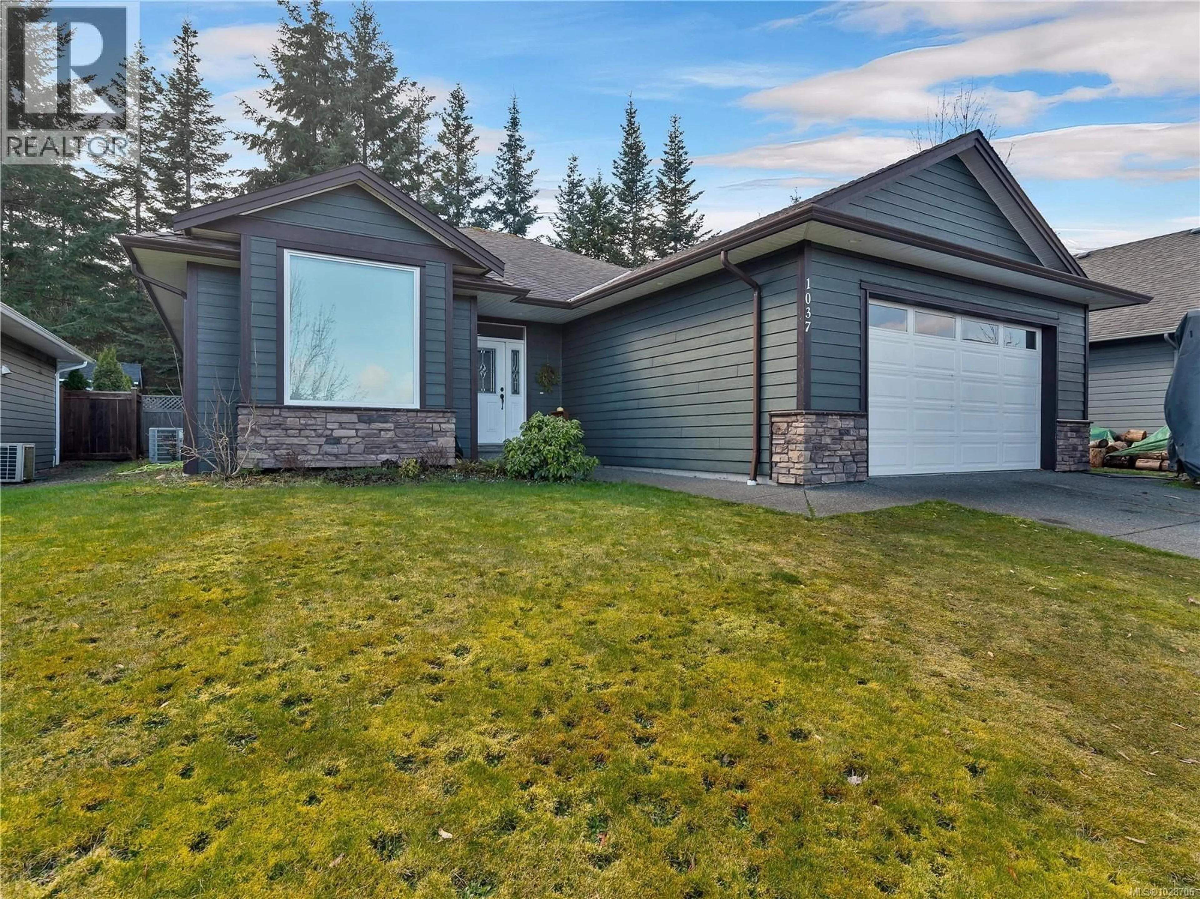 Home with vinyl exterior material, street for 1037 CORDERO CRESCENT, Campbell River British Columbia V9H0B8