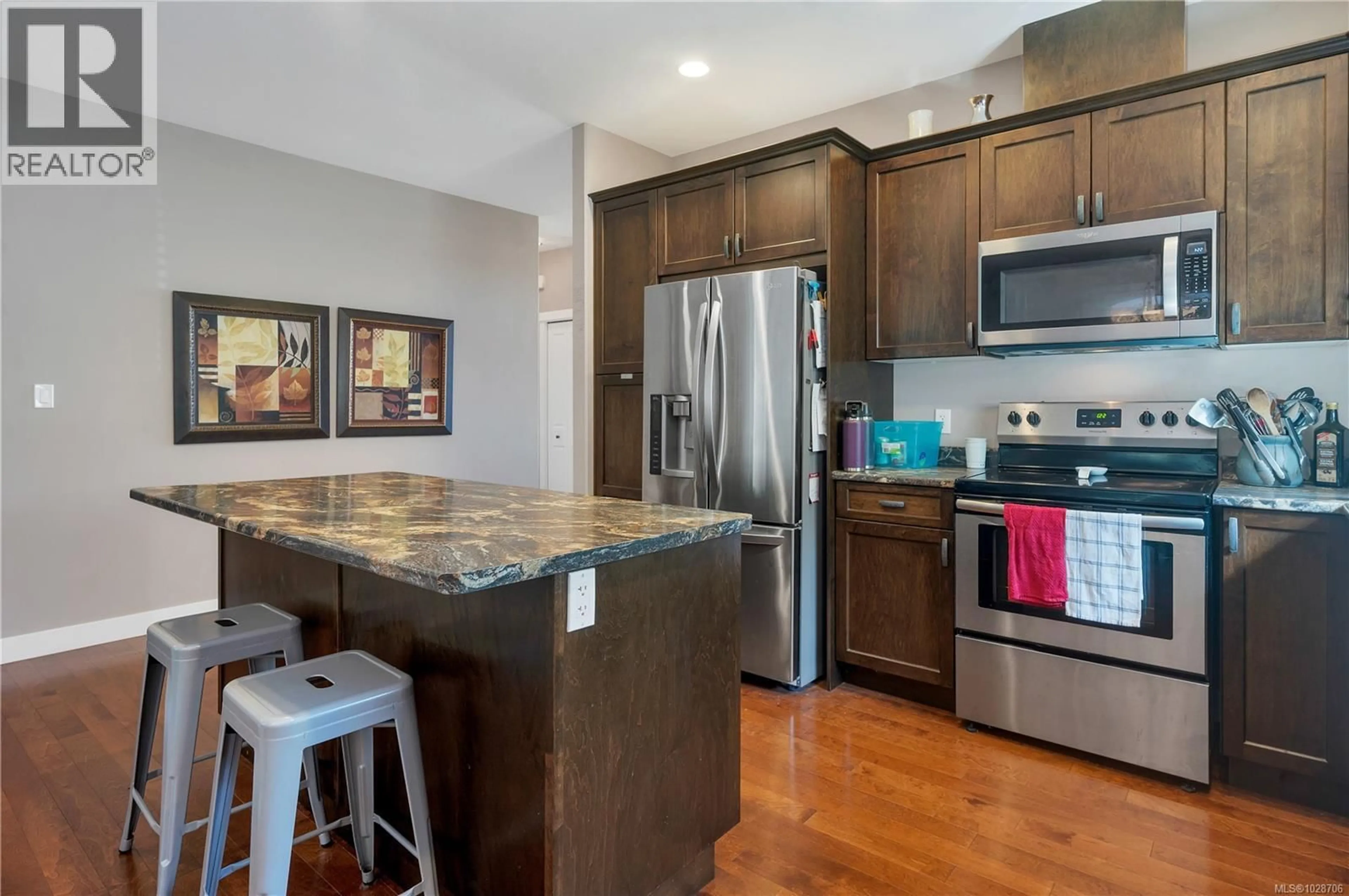 Open concept kitchen, unknown for 1037 CORDERO CRESCENT, Campbell River British Columbia V9H0B8