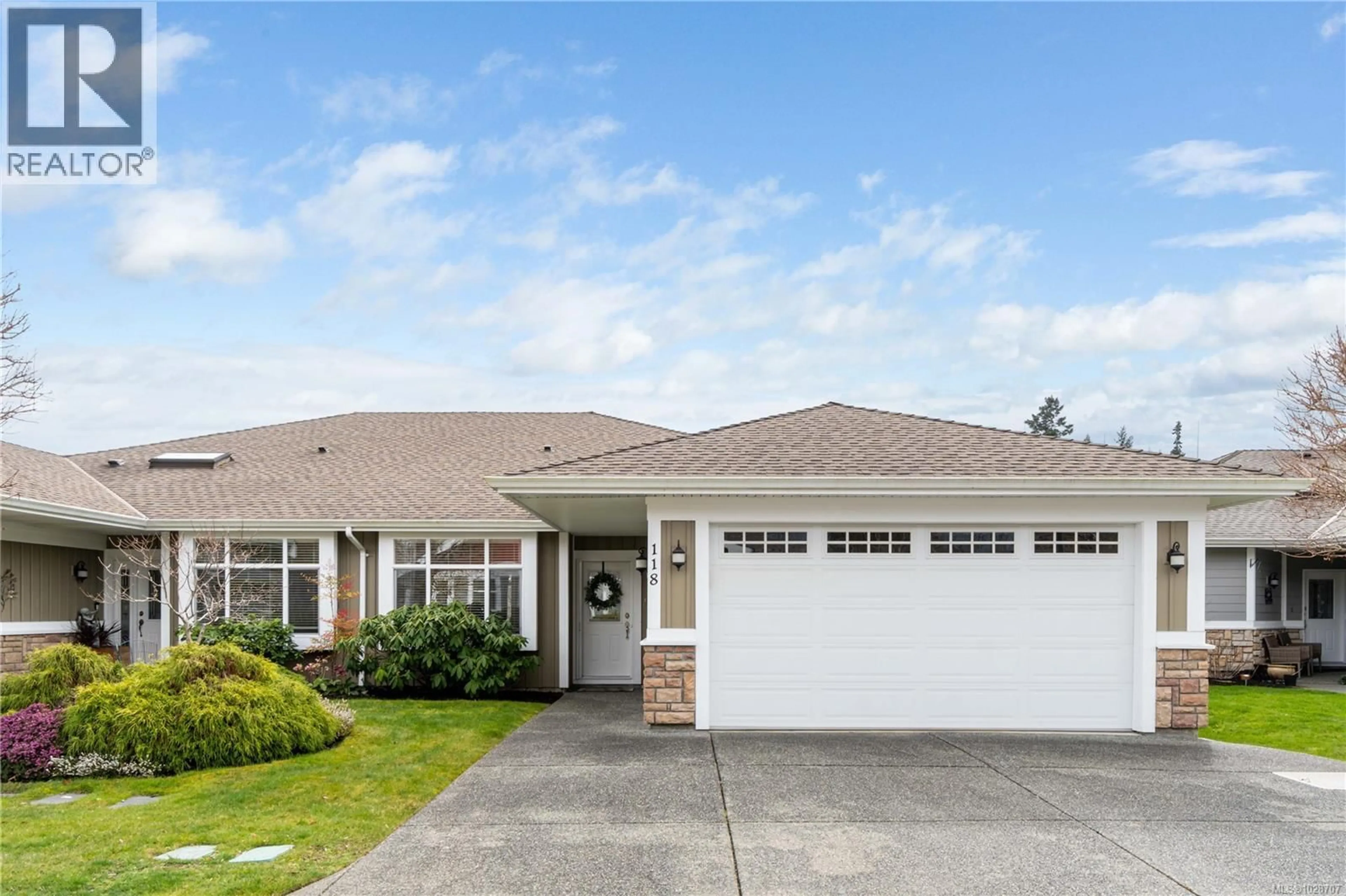 Home with vinyl exterior material, street for 118 - 730 BARCLAY CRESCENT, Parksville British Columbia V9P2Z3