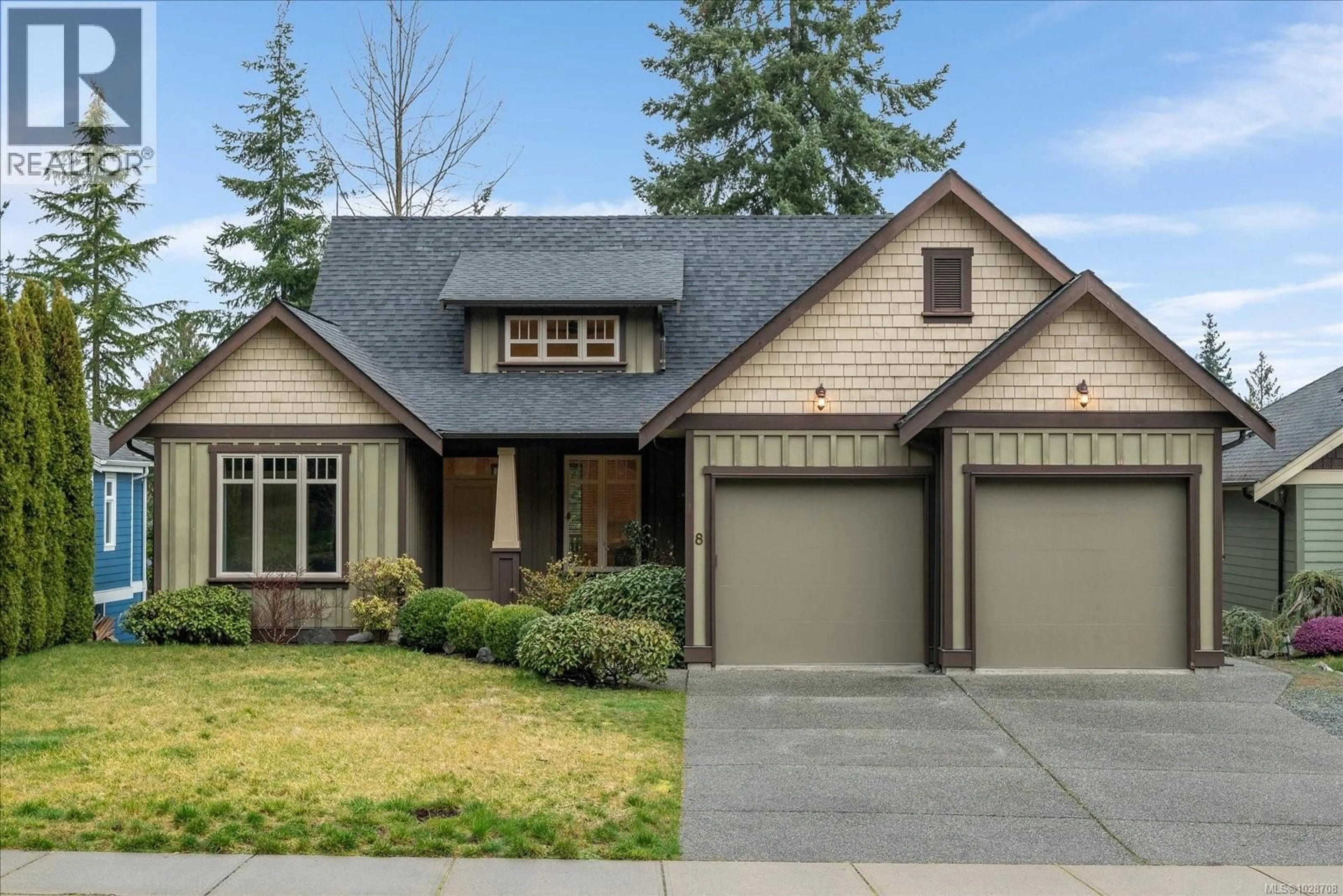 Home with vinyl exterior material, street for 8 TRILL DRIVE, Parksville British Columbia V9P2W6