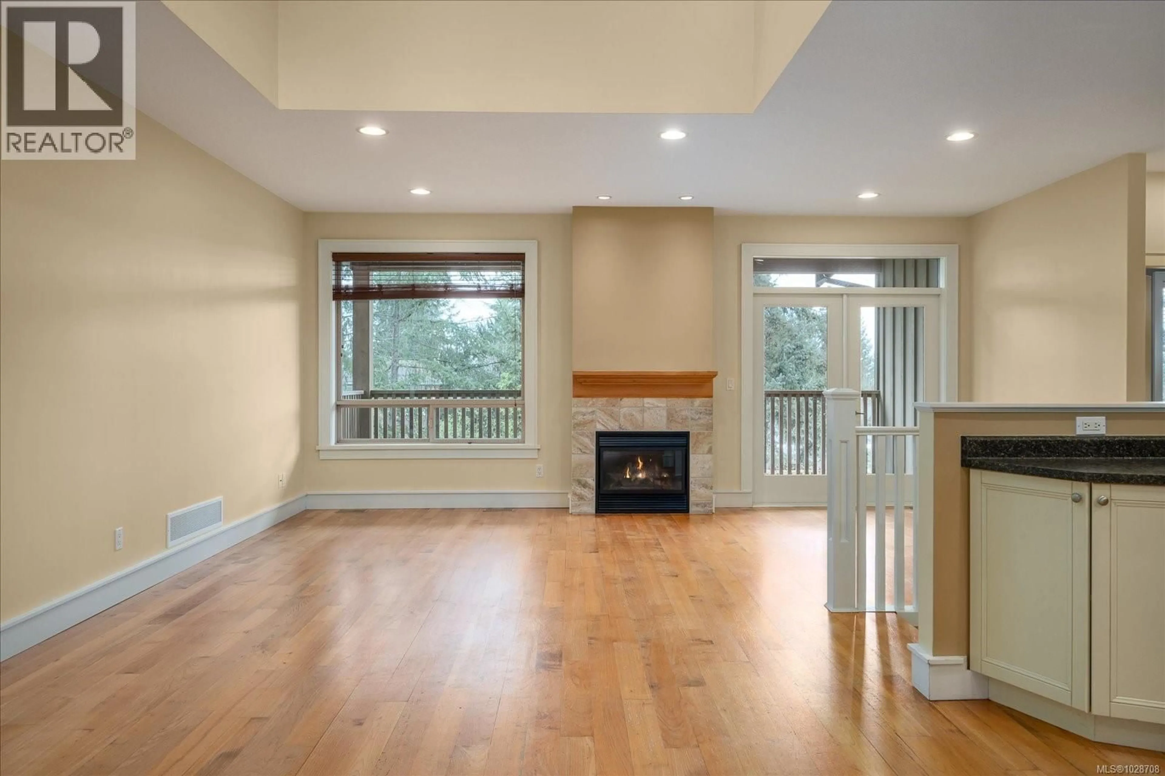 Living room with furniture, wood/laminate floor for 8 TRILL DRIVE, Parksville British Columbia V9P2W6