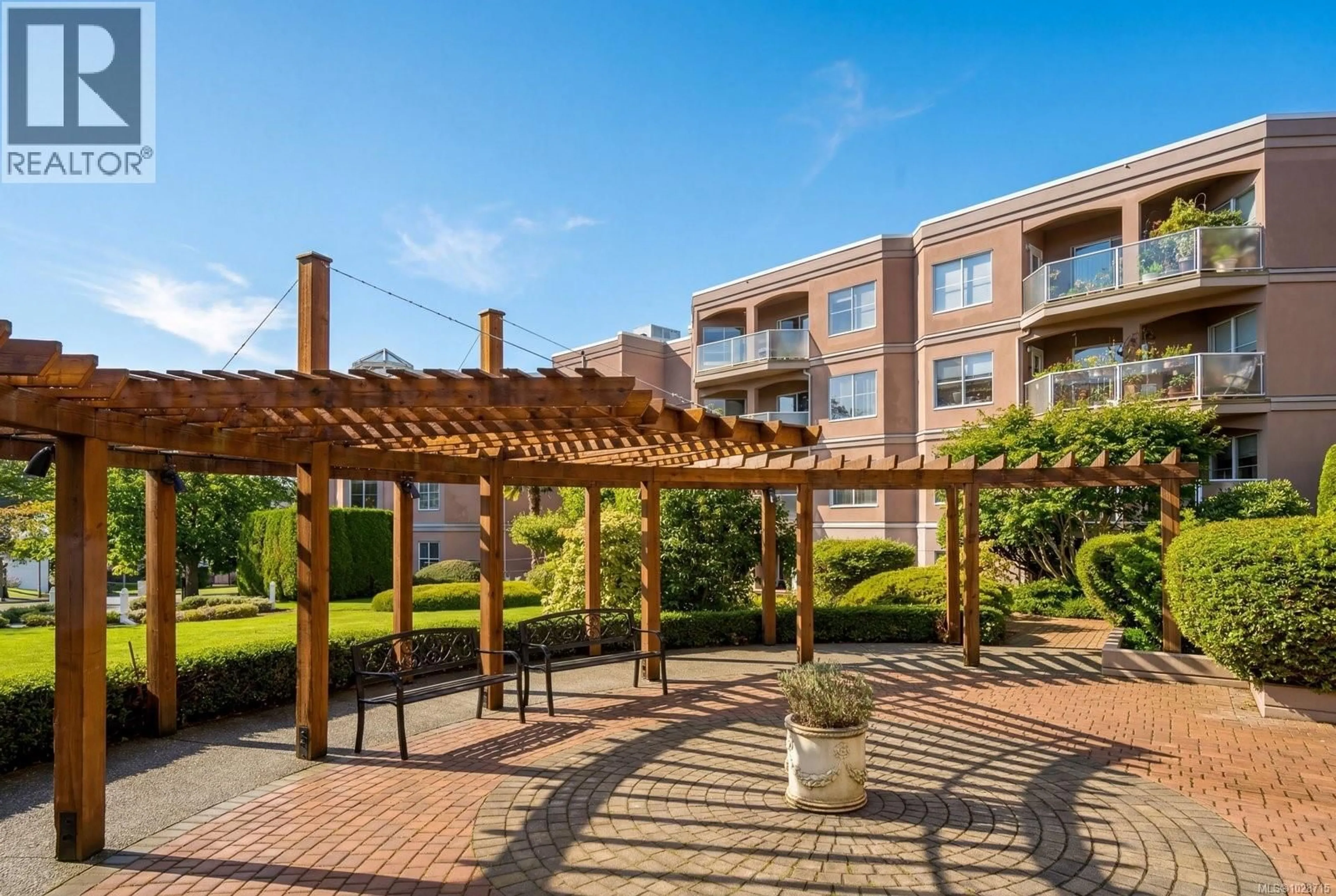 Patio, building for 215 - 405 QUEBEC STREET, Victoria British Columbia V8V4Z2