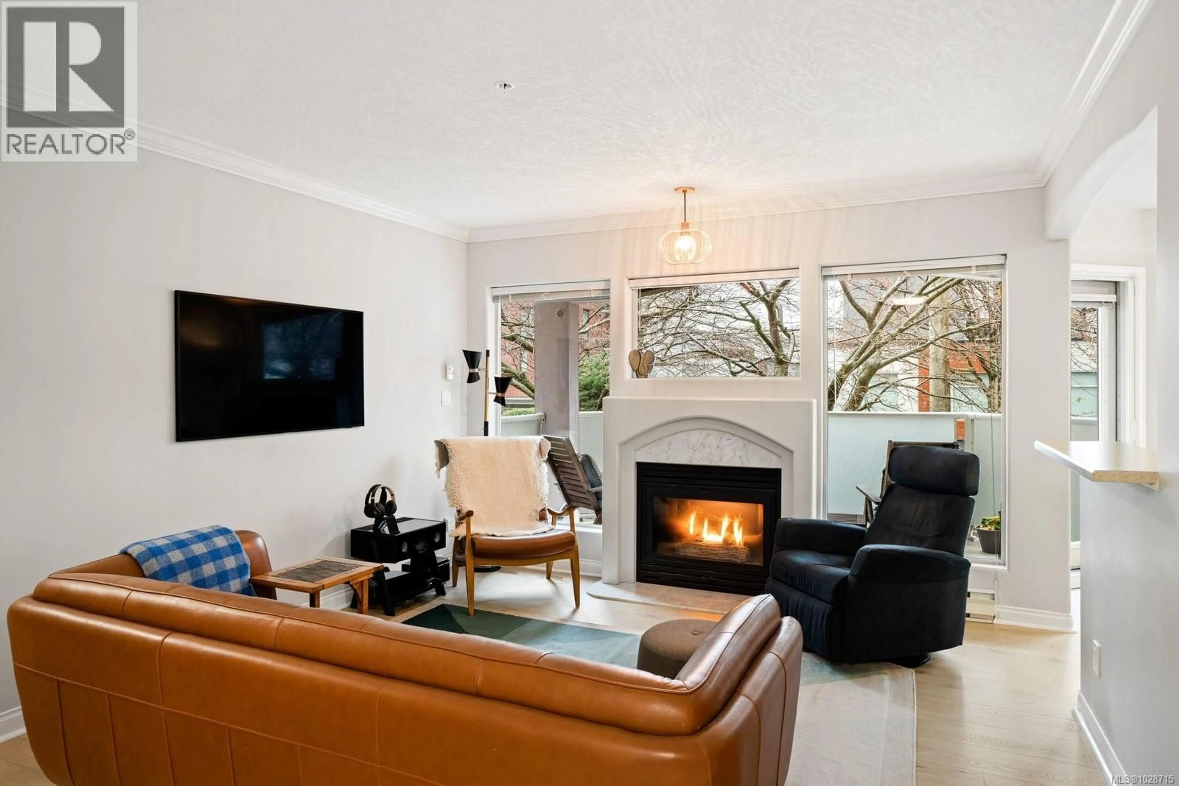 Living room with furniture, unknown for 215 - 405 QUEBEC STREET, Victoria British Columbia V8V4Z2