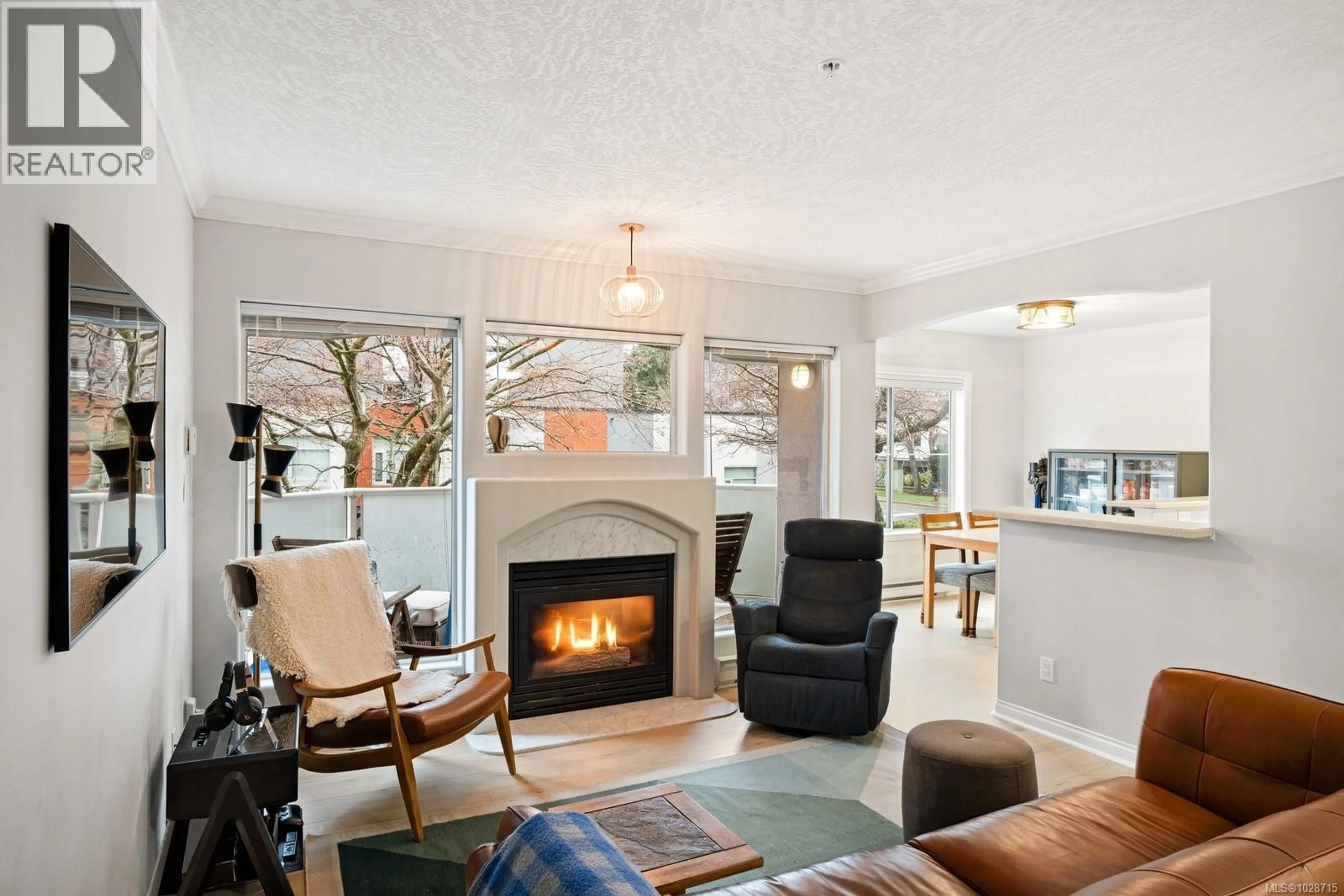 Living room with furniture, unknown for 215 - 405 QUEBEC STREET, Victoria British Columbia V8V4Z2