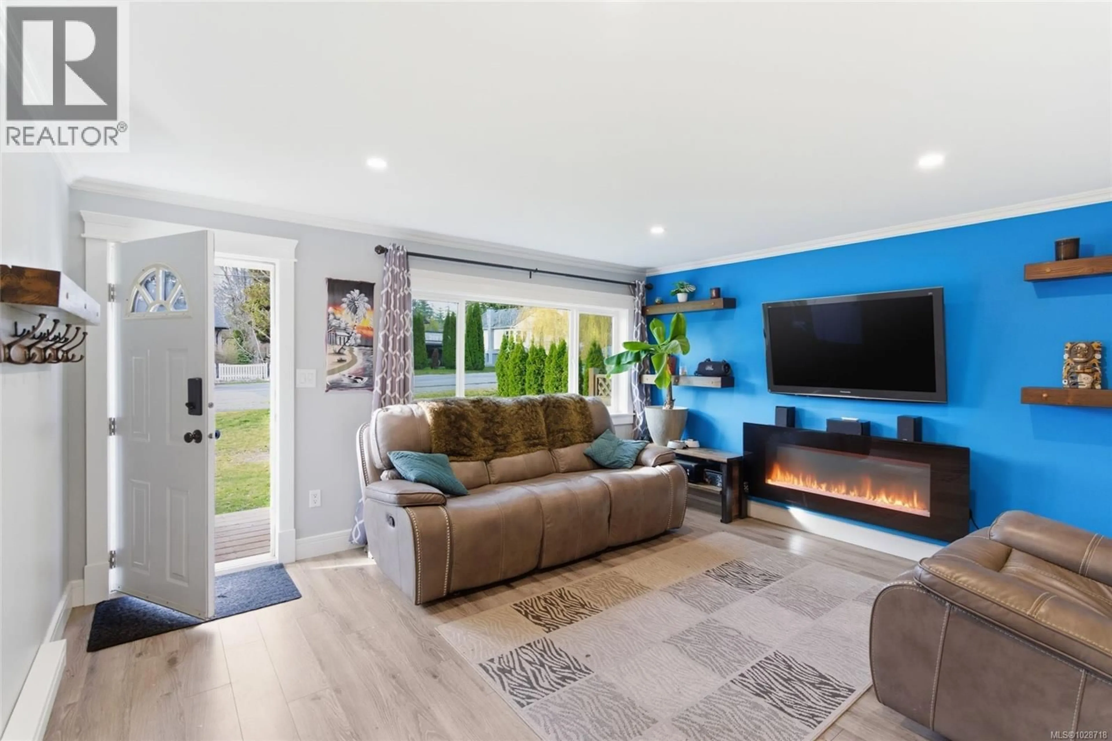 Living room with furniture, unknown for 740 OAKLEY STREET, Nanaimo British Columbia V9S1Z8