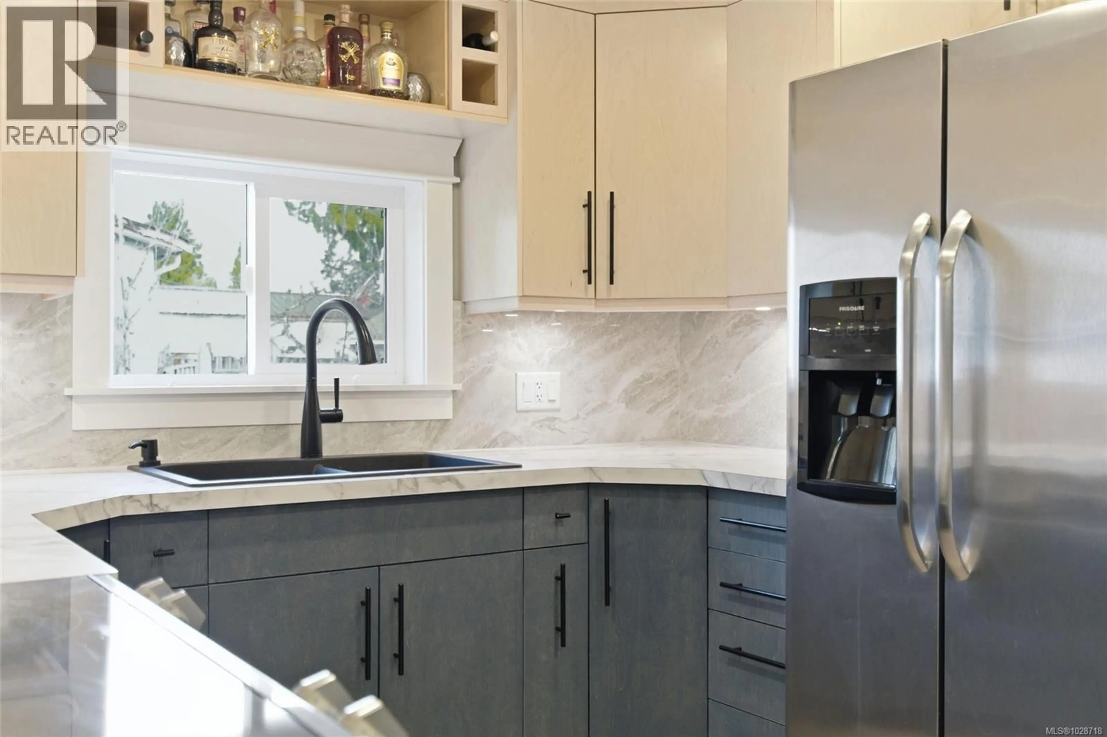 Contemporary kitchen, ceramic/tile floor for 740 OAKLEY STREET, Nanaimo British Columbia V9S1Z8