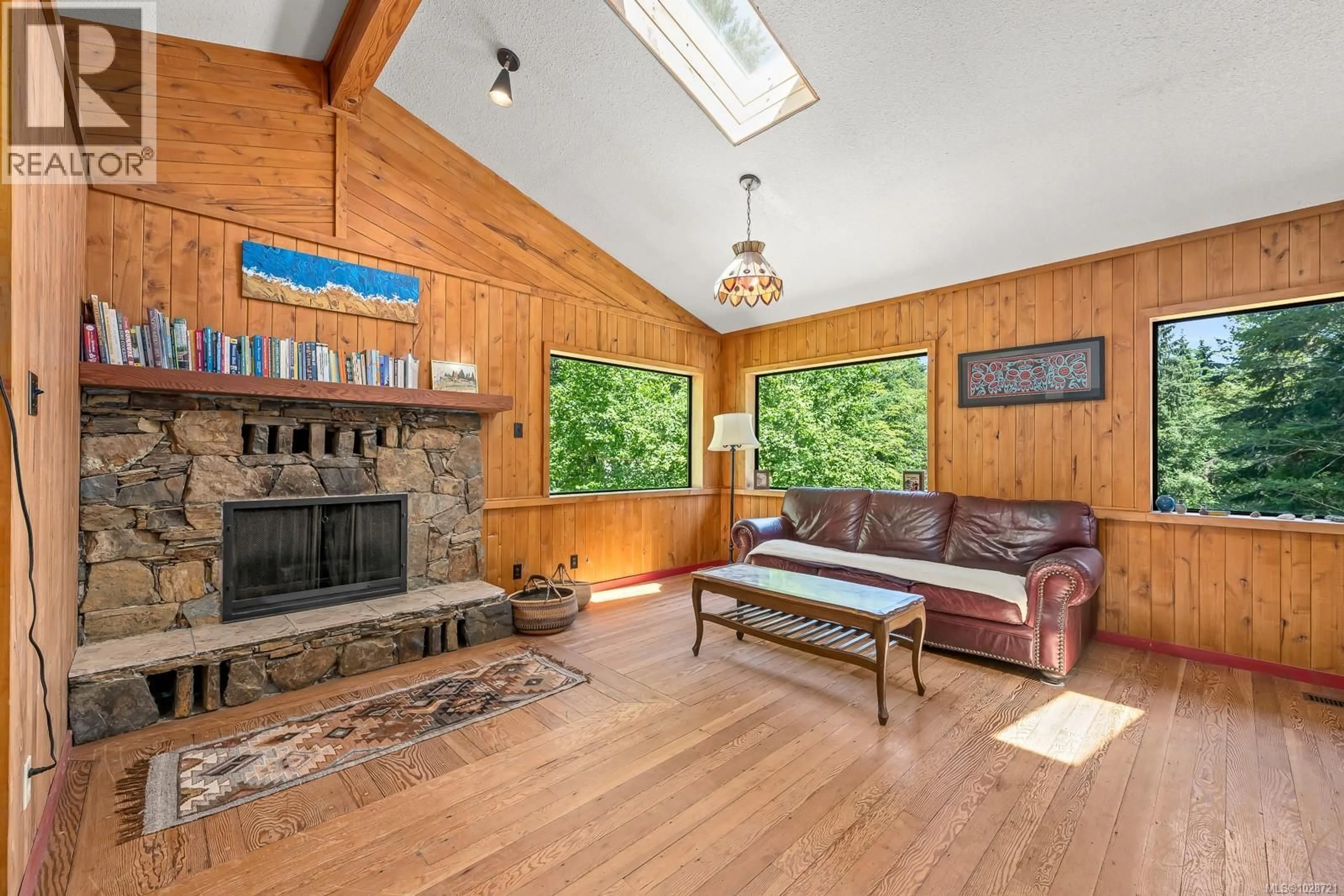 Living room with furniture, wood/laminate floor for 9900 GREENHILL ROAD, Denman Island British Columbia V0R1T0