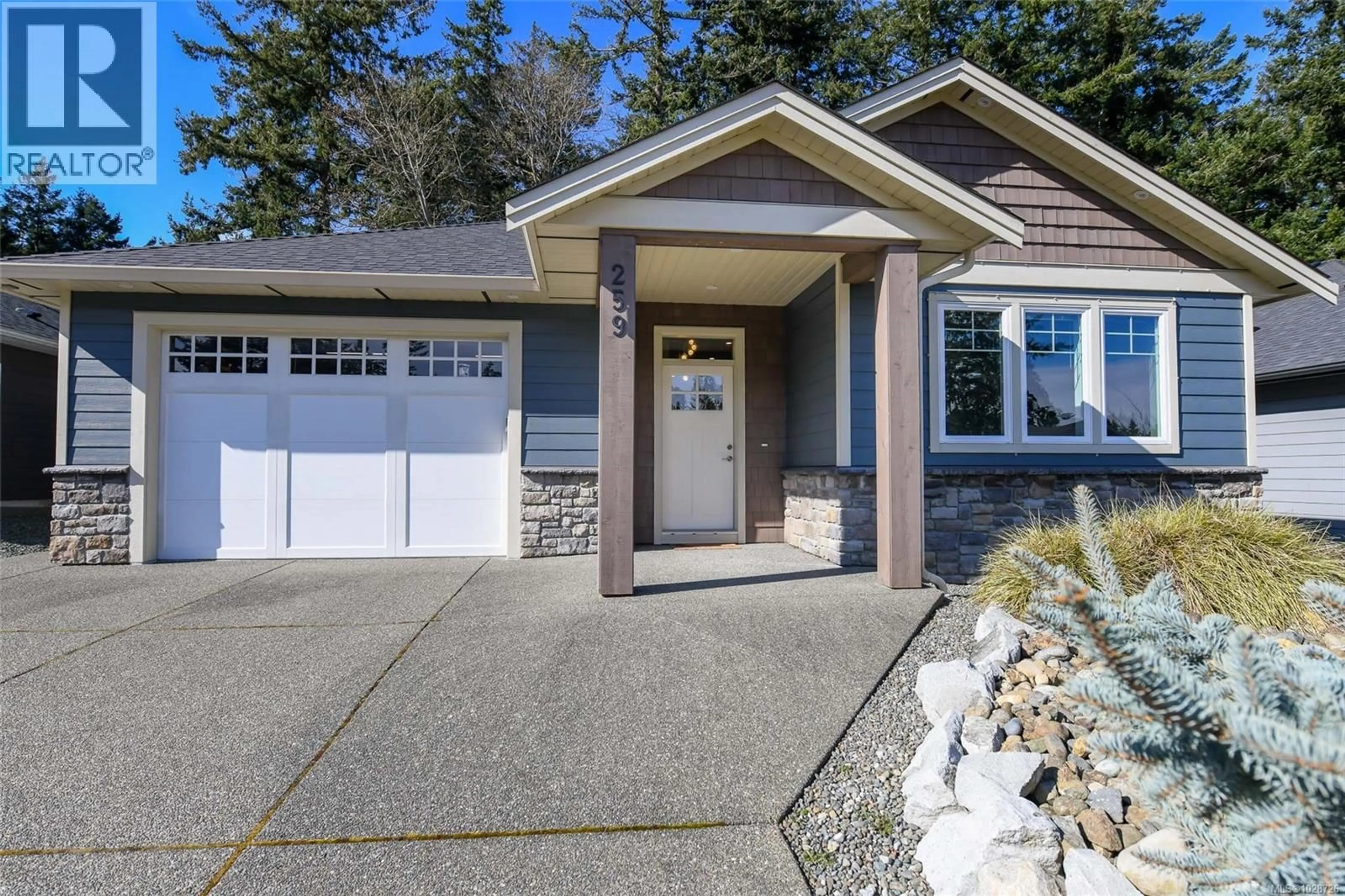 Home with vinyl exterior material, street for 259 FORESTER AVENUE, Comox British Columbia V9M0C2
