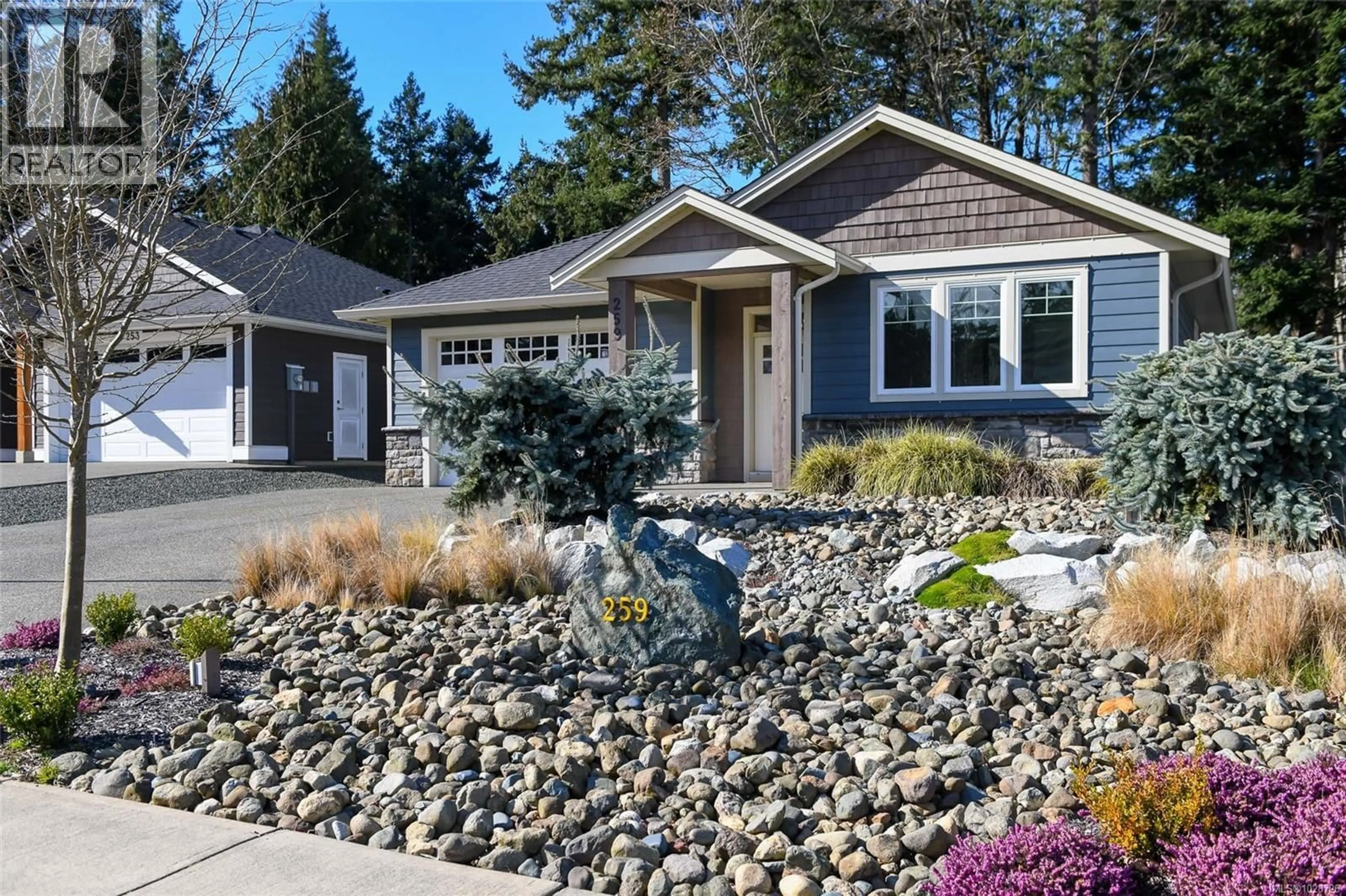 Home with vinyl exterior material, street for 259 FORESTER AVENUE, Comox British Columbia V9M0C2