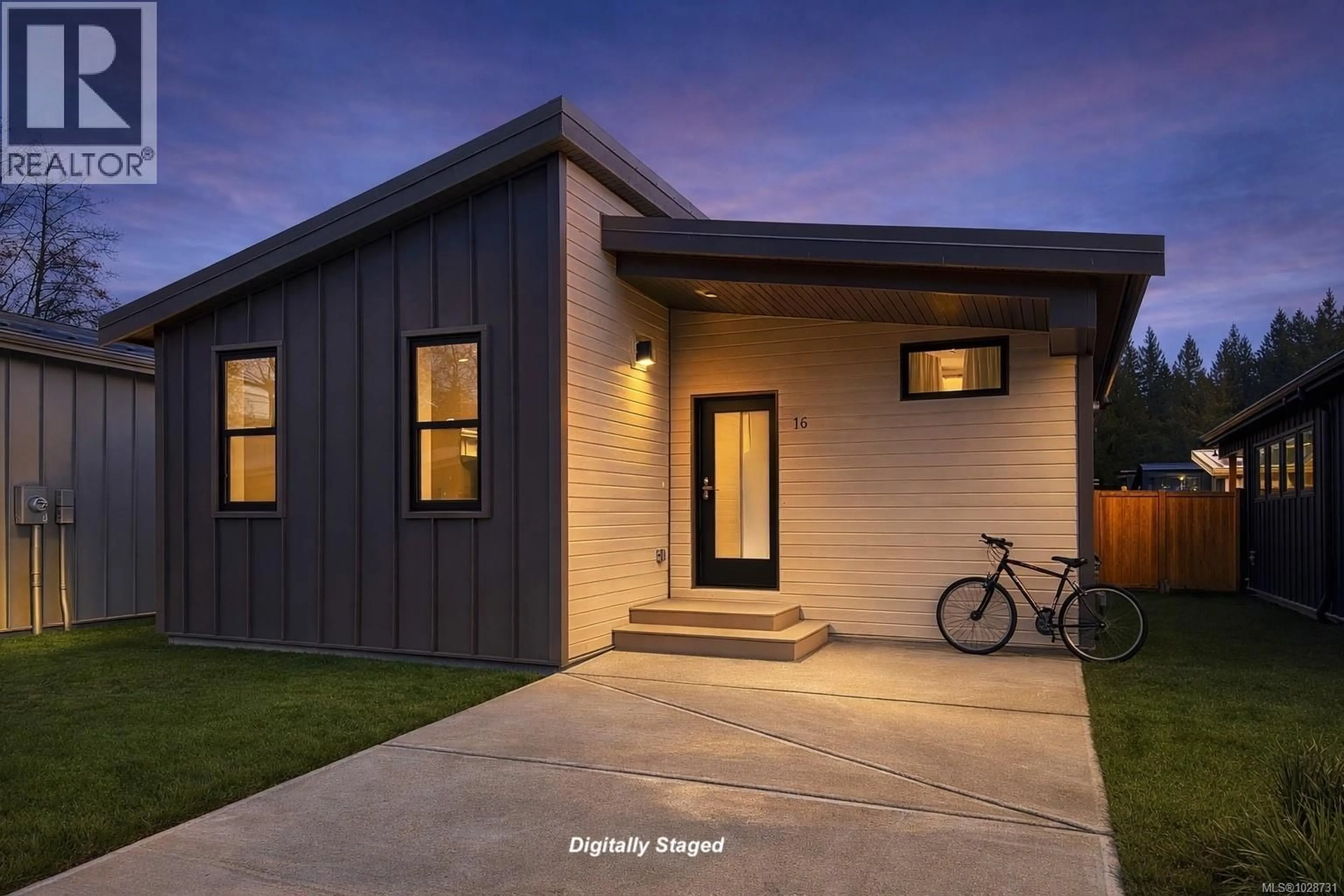 Home with vinyl exterior material, street for 16 - 3025 ROYSTON ROAD, Cumberland British Columbia V0R1S0