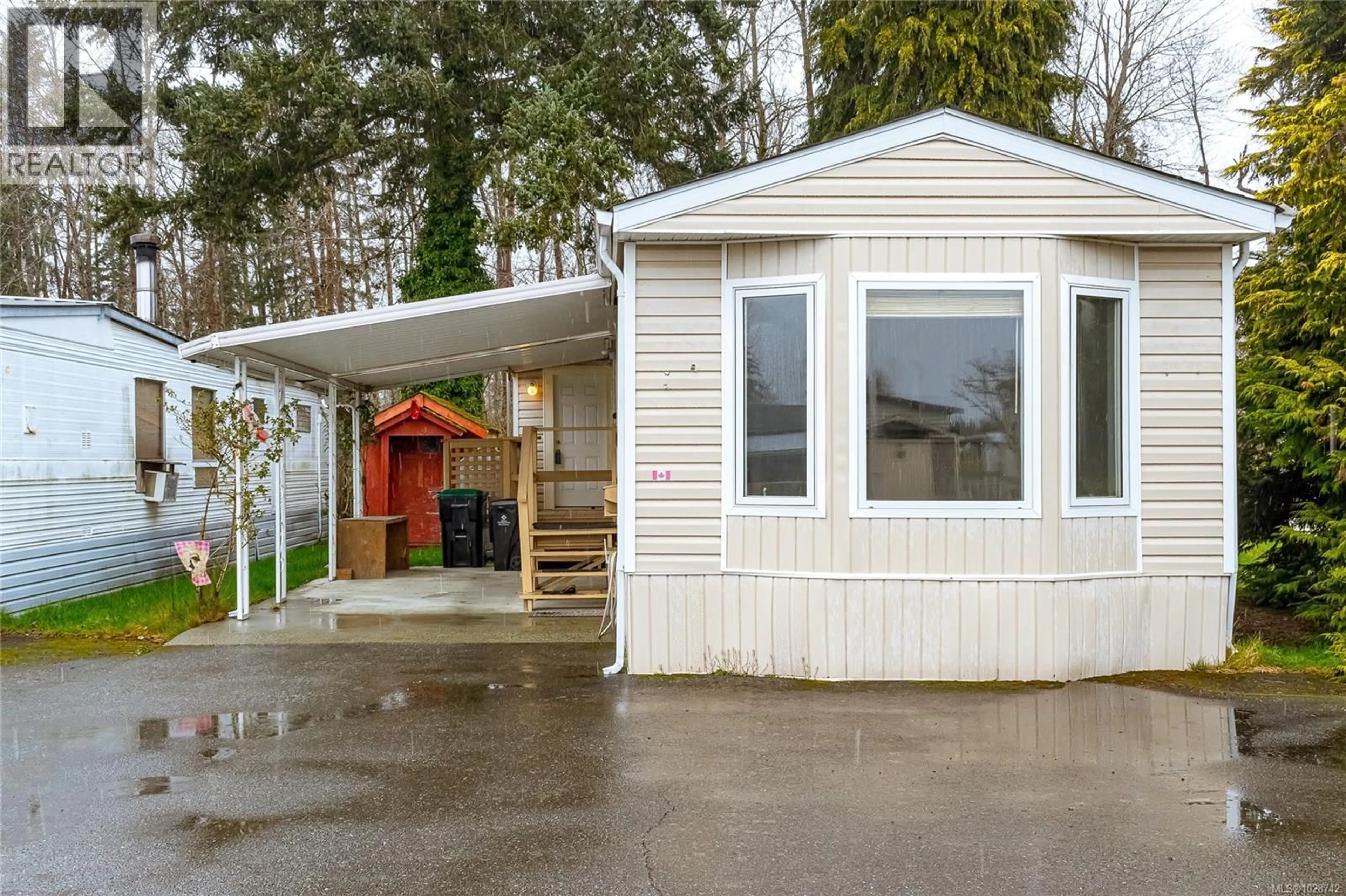 Home with vinyl exterior material, street for 320 - 2885 BOYS ROAD, Duncan British Columbia V9L4Y9