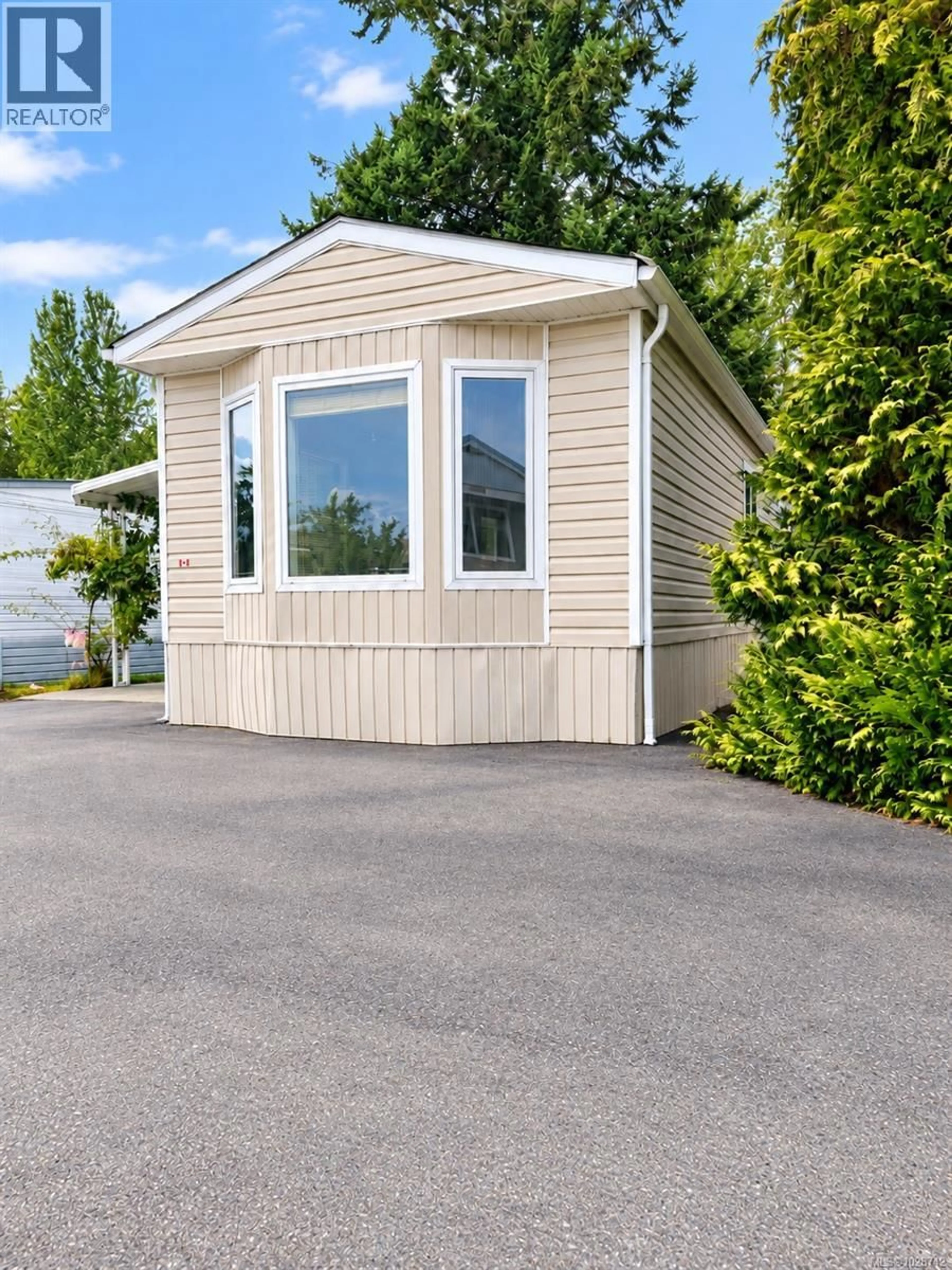Home with vinyl exterior material, street for 320 - 2885 BOYS ROAD, Duncan British Columbia V9L4Y9