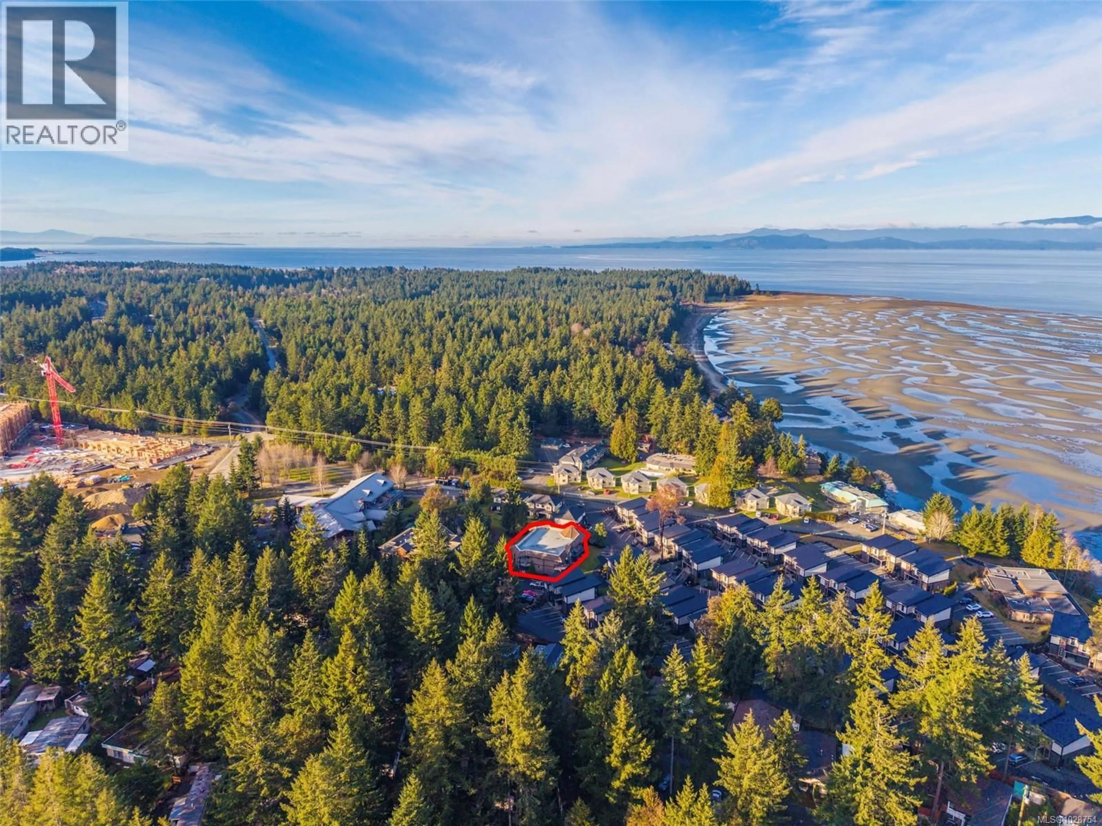 A pic from outside/outdoor area/front of a property/back of a property/a pic from drone, water/lake/river/ocean view for 421 - 1175 RESORT DRIVE, Parksville British Columbia V9P2E3