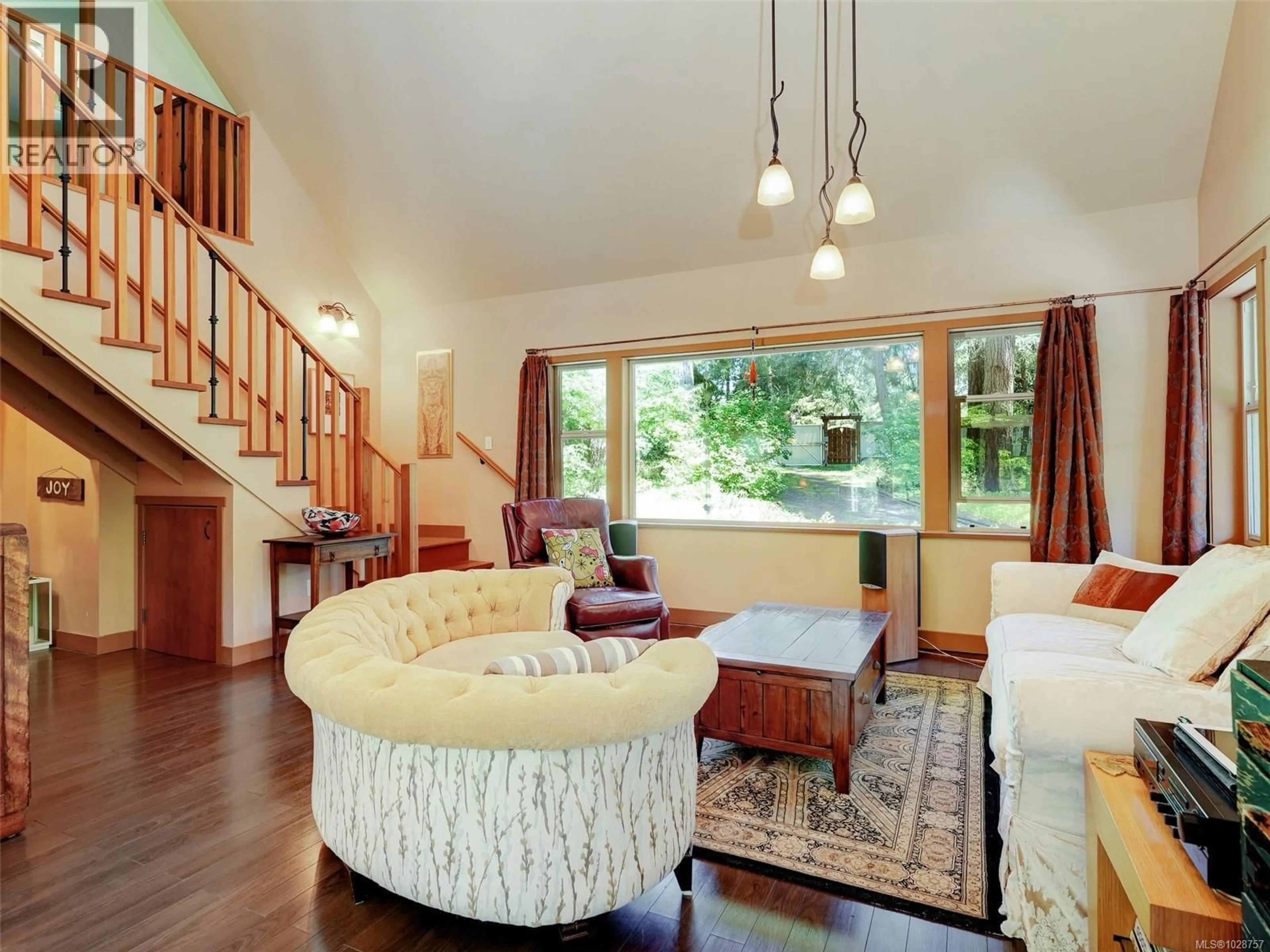 Living room with furniture, wood/laminate floor for 3500 RAVENCREST ROAD, Cobble Hill British Columbia V8H0G8