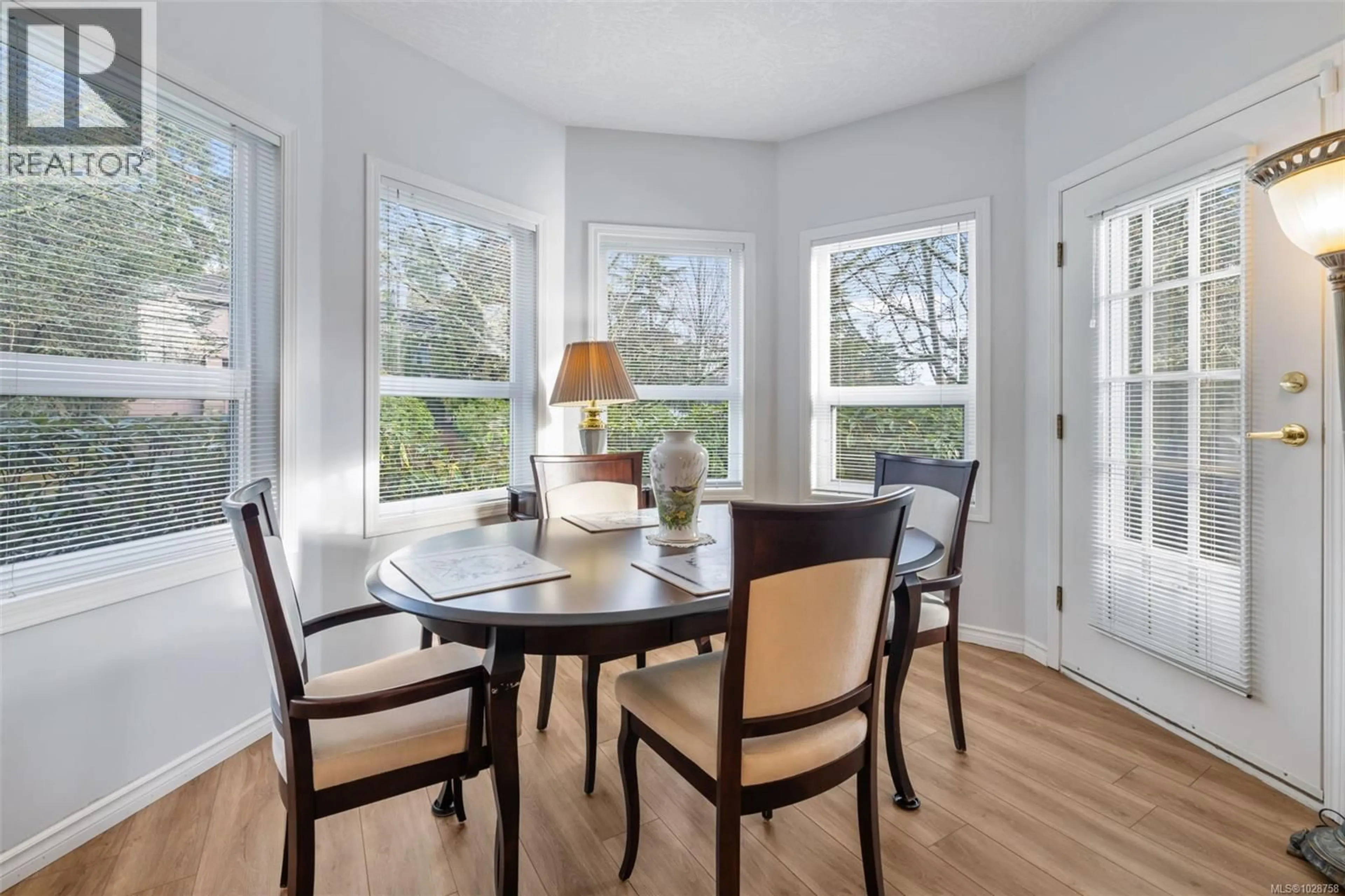 Dining room, wood/laminate floor for 12 - 1063 VALEWOOD TRAIL, Saanich British Columbia V8X5G5