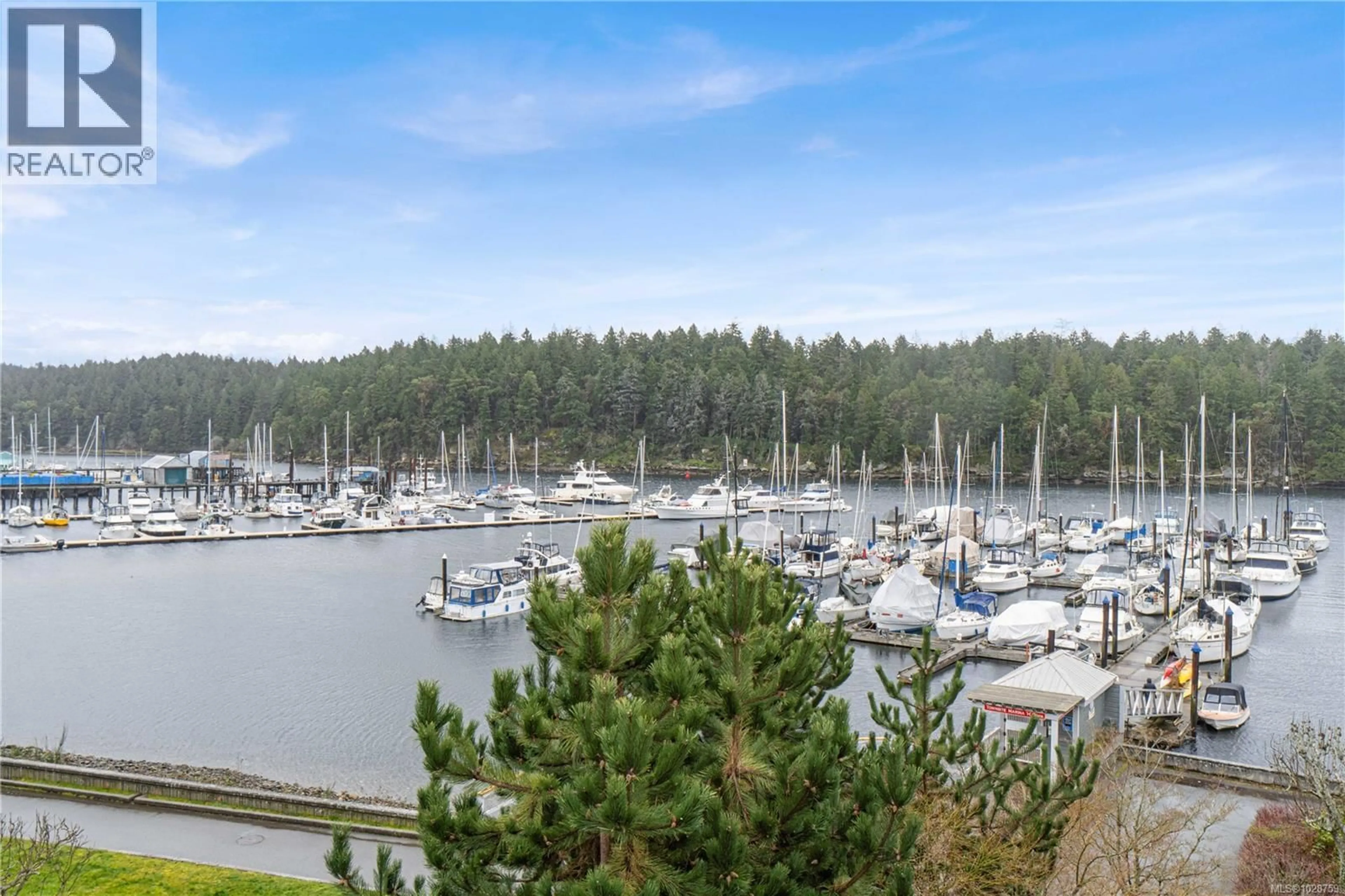 Patio, water/lake/river/ocean view for 404 - 550 BLUE GIRL WAY, Nanaimo British Columbia V9S5T6