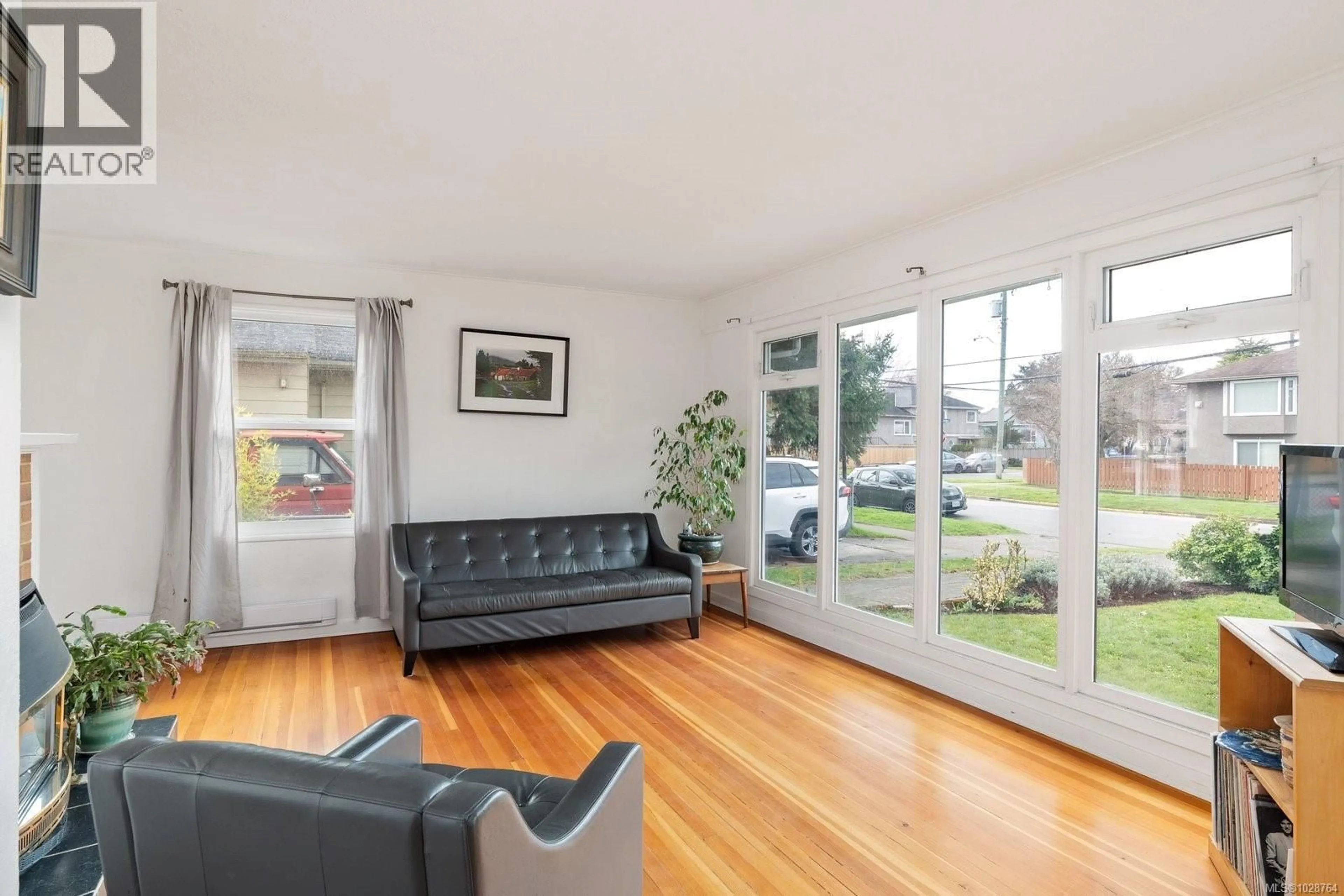 Living room with furniture, unknown for 2603 SCOTT STREET, Victoria British Columbia V8R4J1