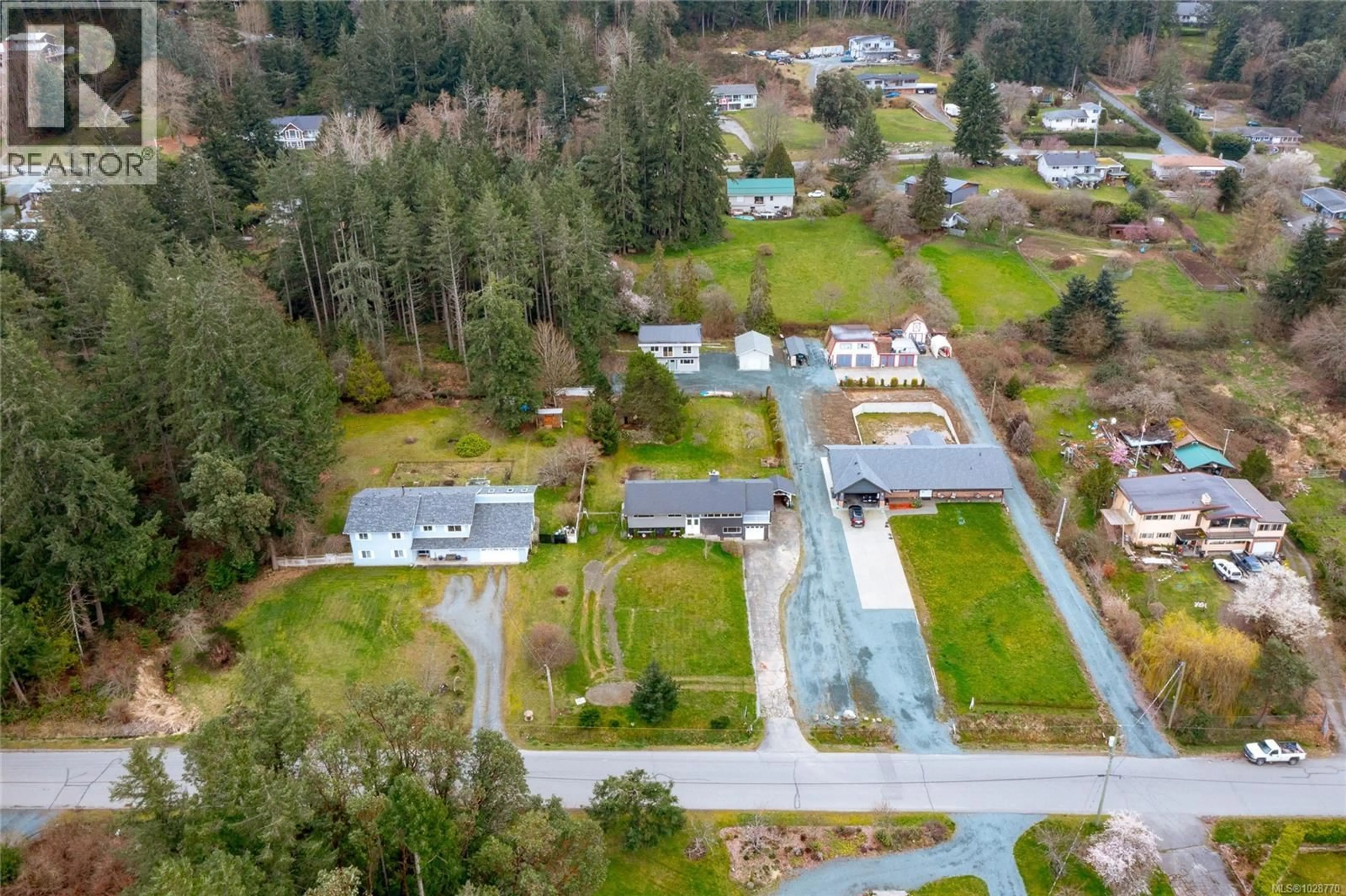 A pic from outside/outdoor area/front of a property/back of a property/a pic from drone, unknown for 1476 TATLO ROAD, Crofton British Columbia V9L5W7