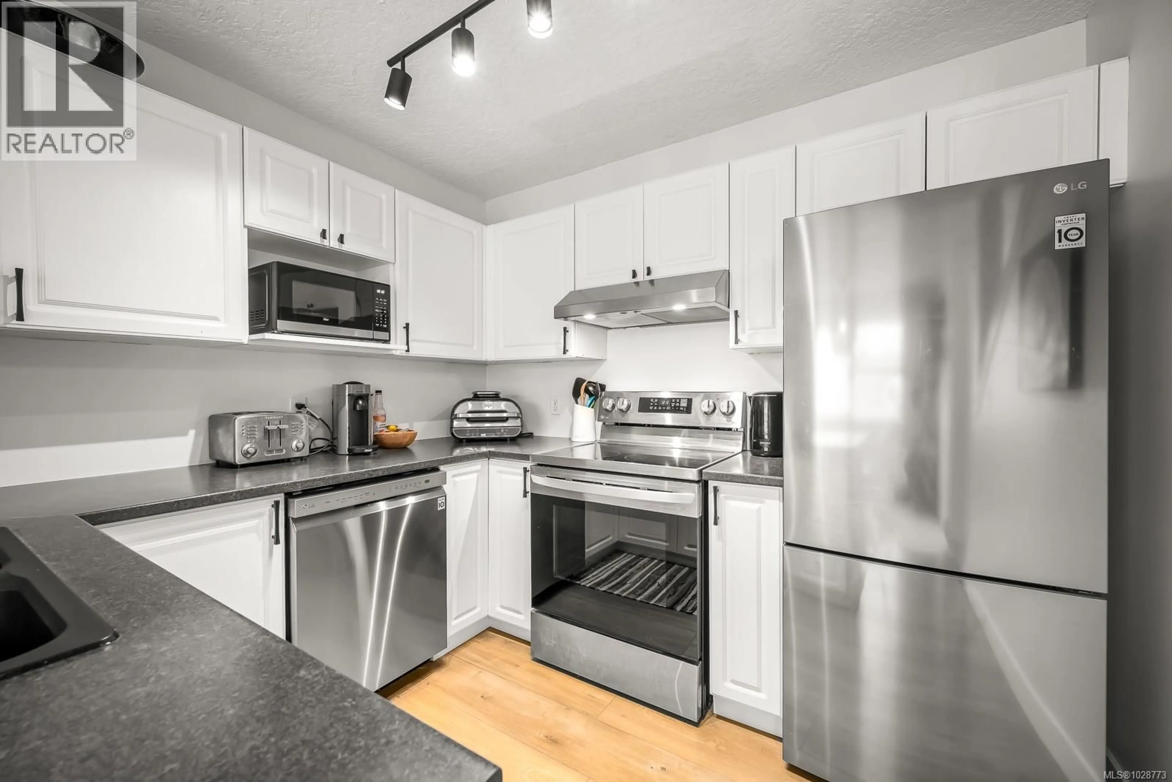 Standard kitchen, unknown for 30 - 717 ASPEN ROAD, Comox British Columbia V9M3X4