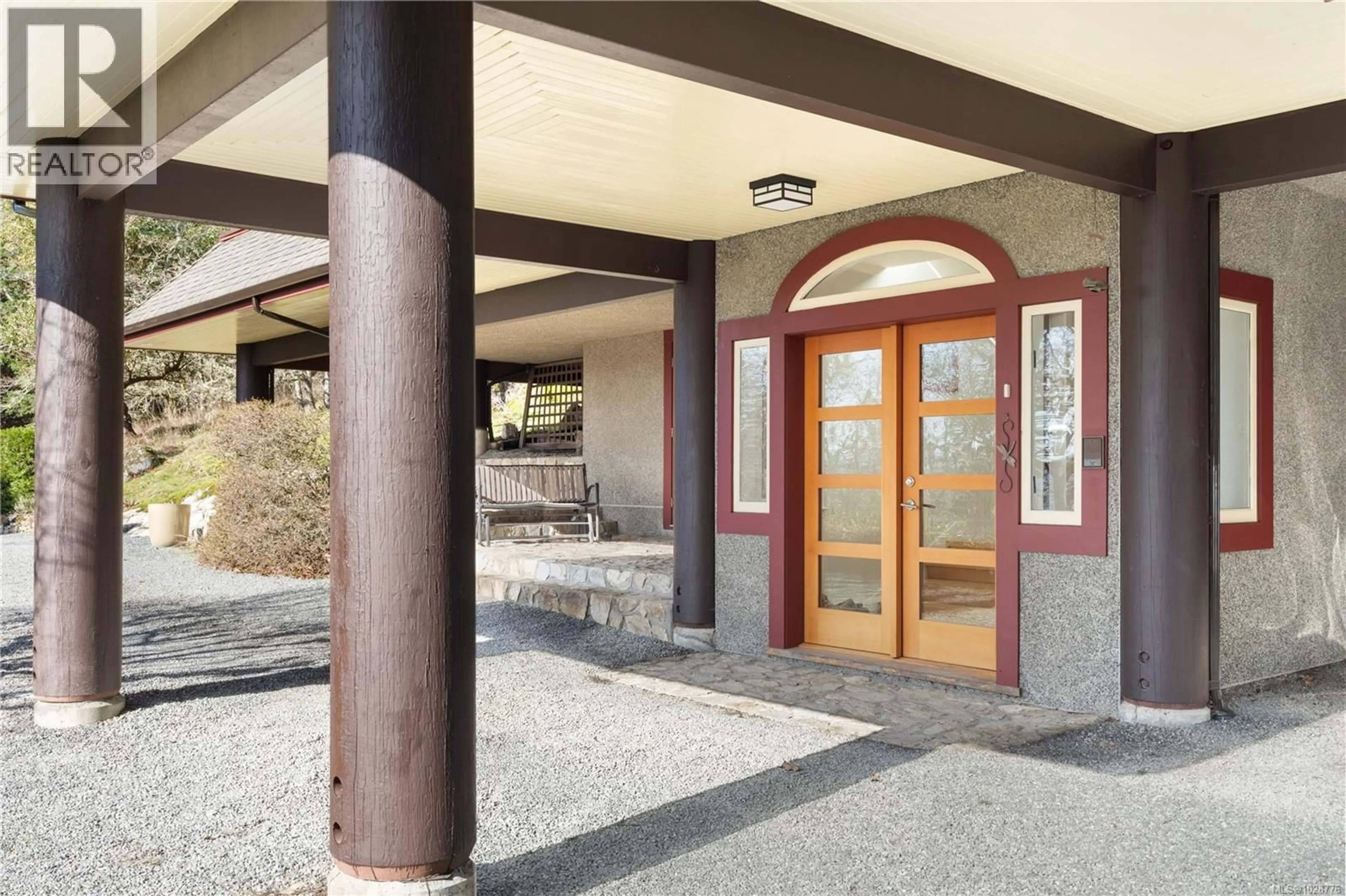 Indoor foyer for 8242 THOMSON PLACE, Central Saanich British Columbia V8M1S1