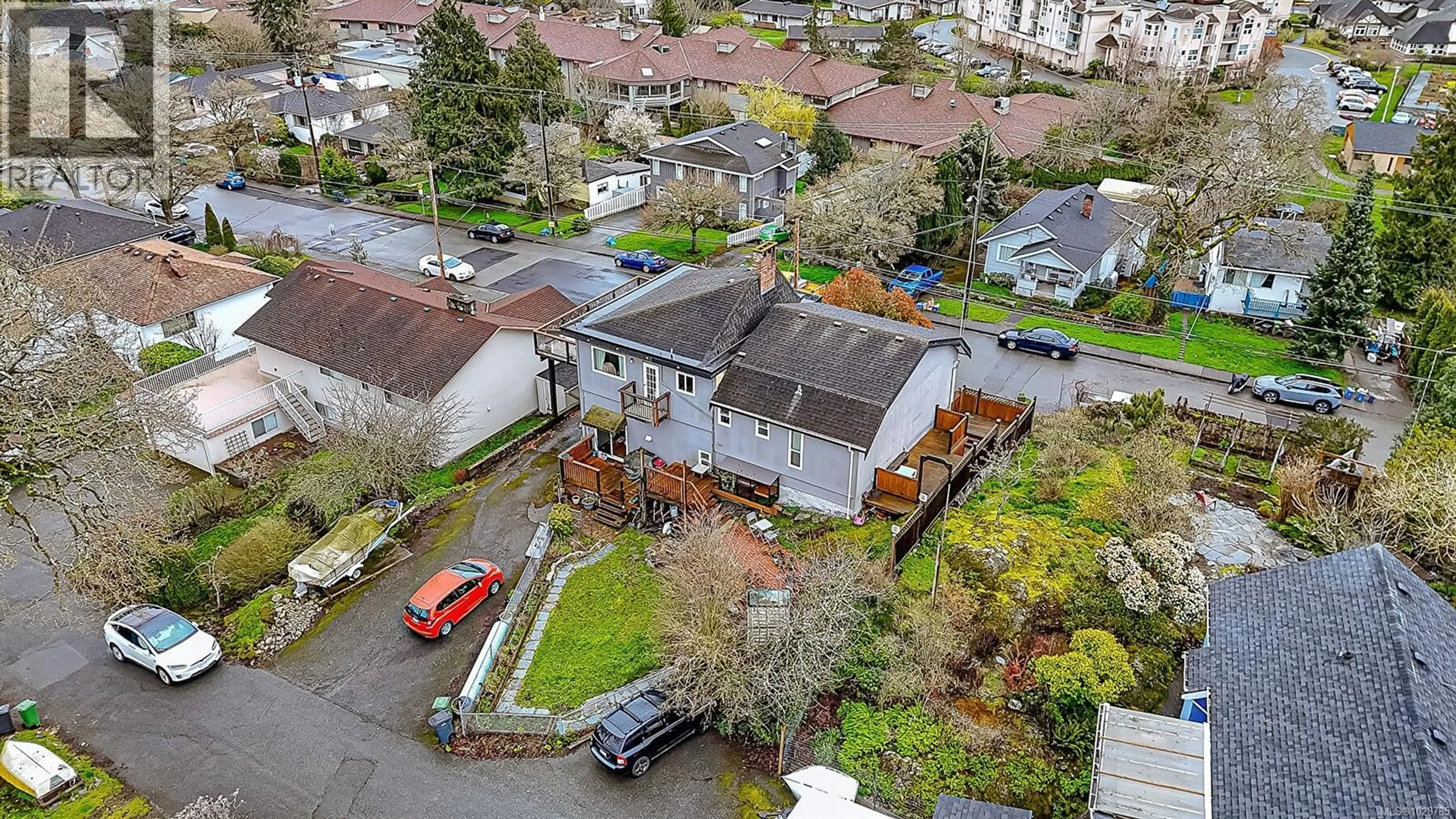 A pic from outside/outdoor area/front of a property/back of a property/a pic from drone, street for 1424 LANG STREET, Victoria British Columbia V8T2S7