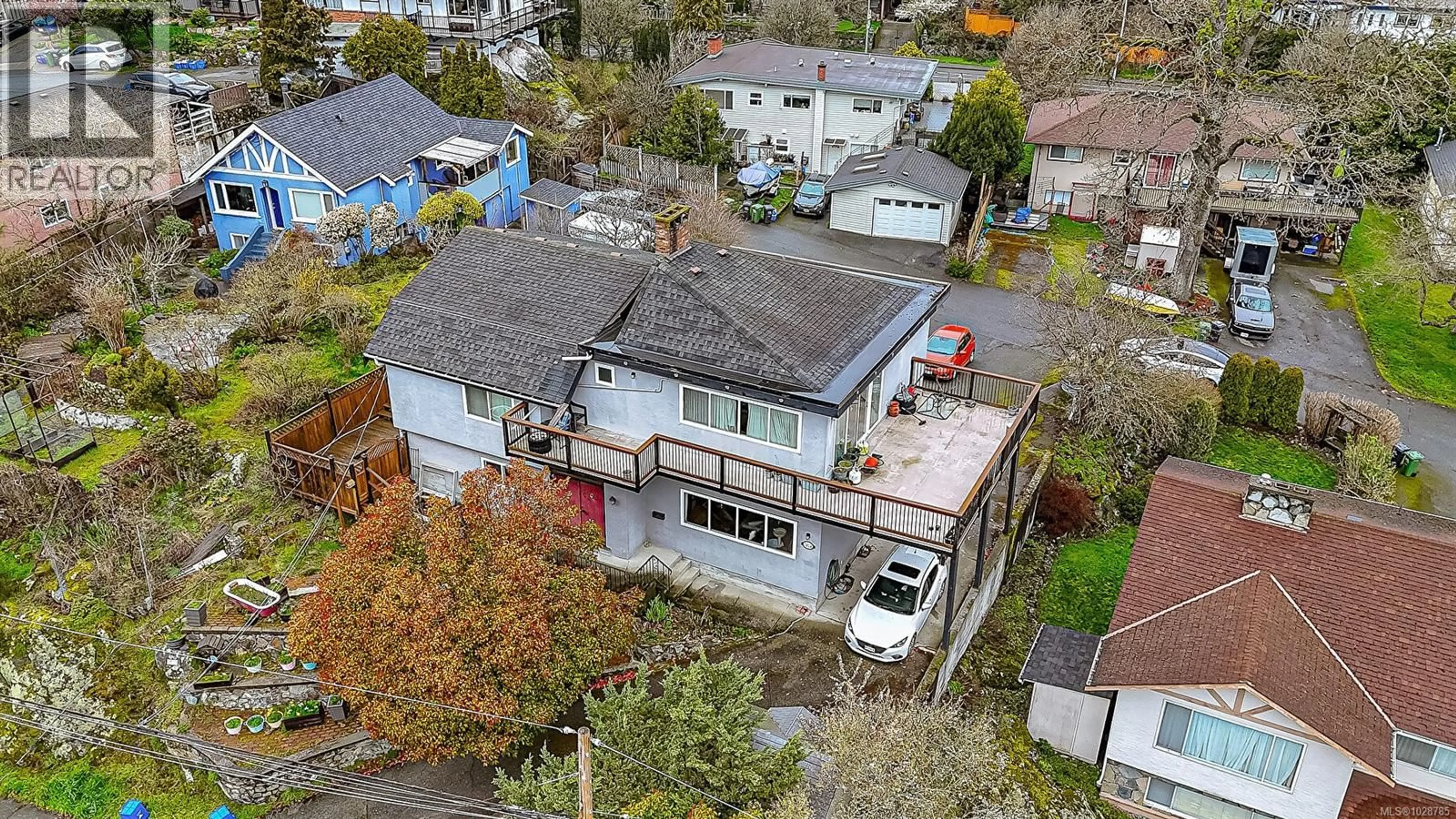 A pic from outside/outdoor area/front of a property/back of a property/a pic from drone, street for 1424 LANG STREET, Victoria British Columbia V8T2S7