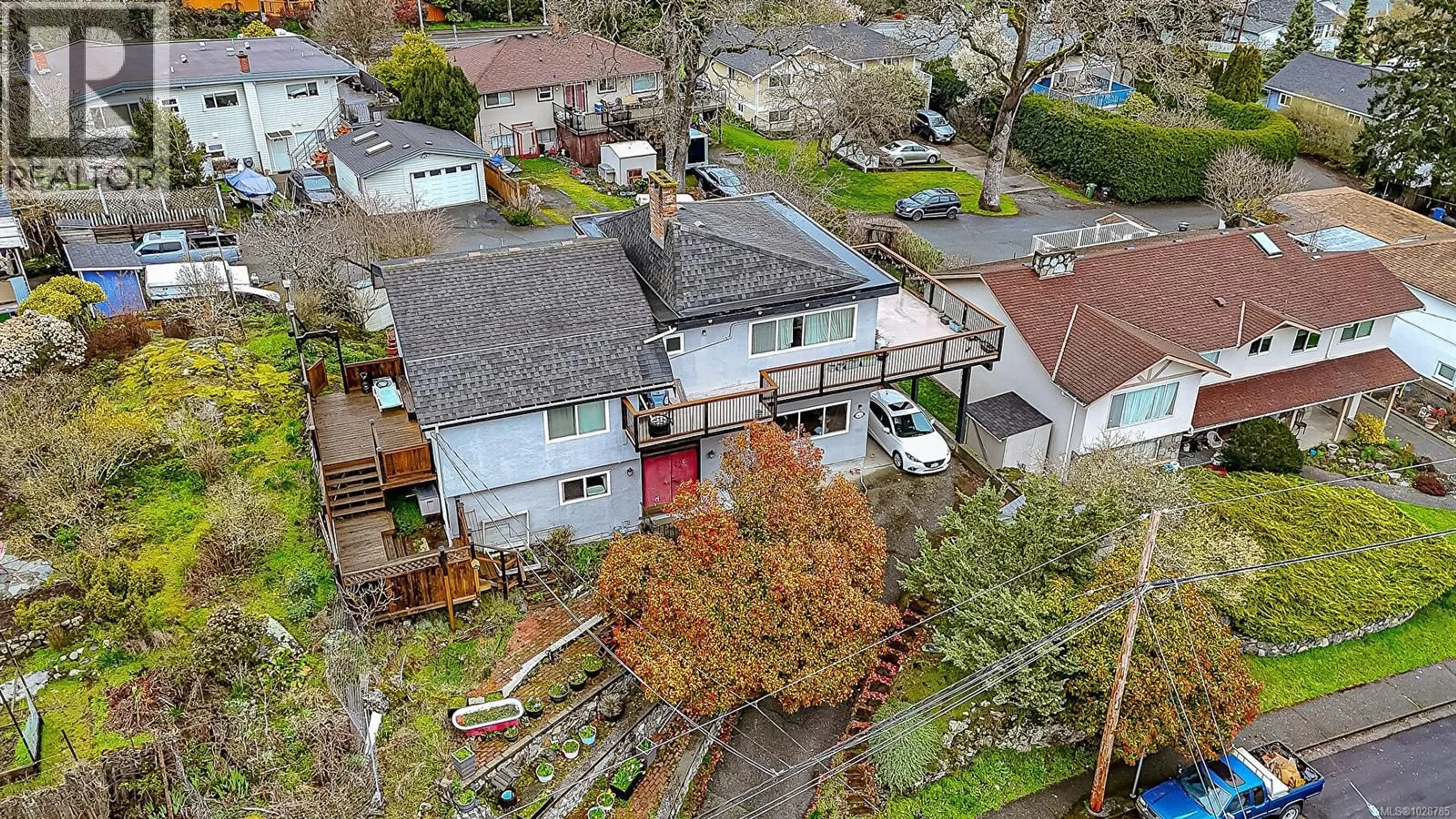 A pic from outside/outdoor area/front of a property/back of a property/a pic from drone, street for 1424 LANG STREET, Victoria British Columbia V8T2S7