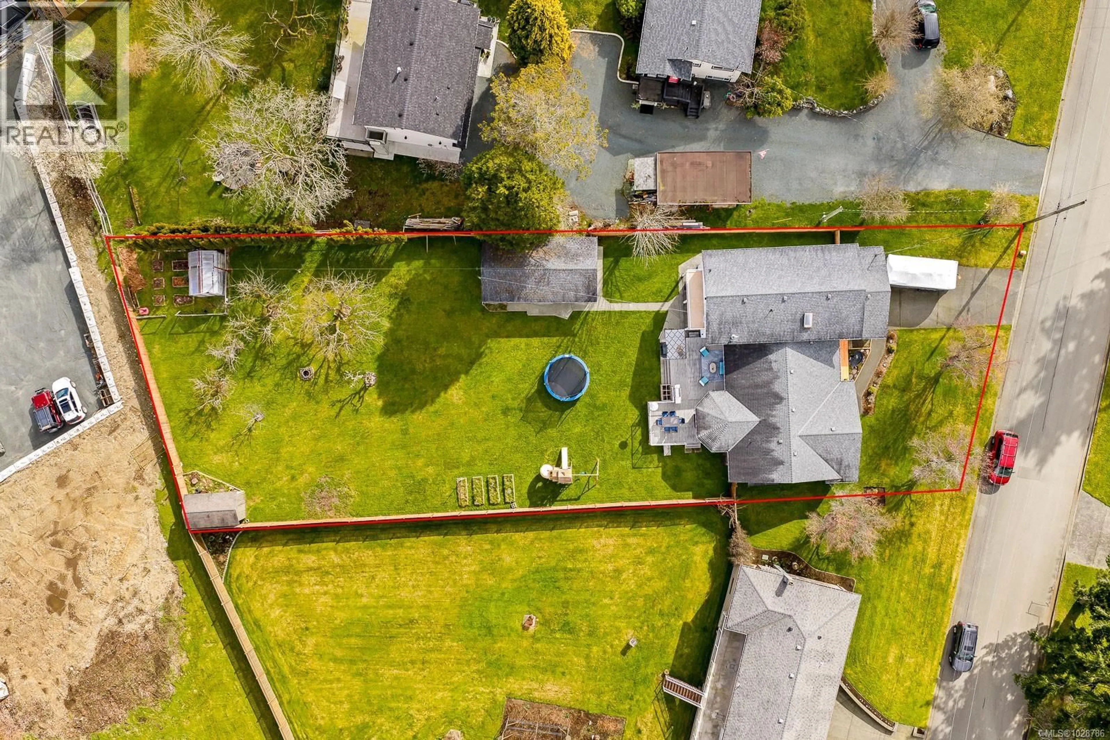A pic from outside/outdoor area/front of a property/back of a property/a pic from drone, street for 150 BARLOW ROAD, Campbell River British Columbia V9W1T2