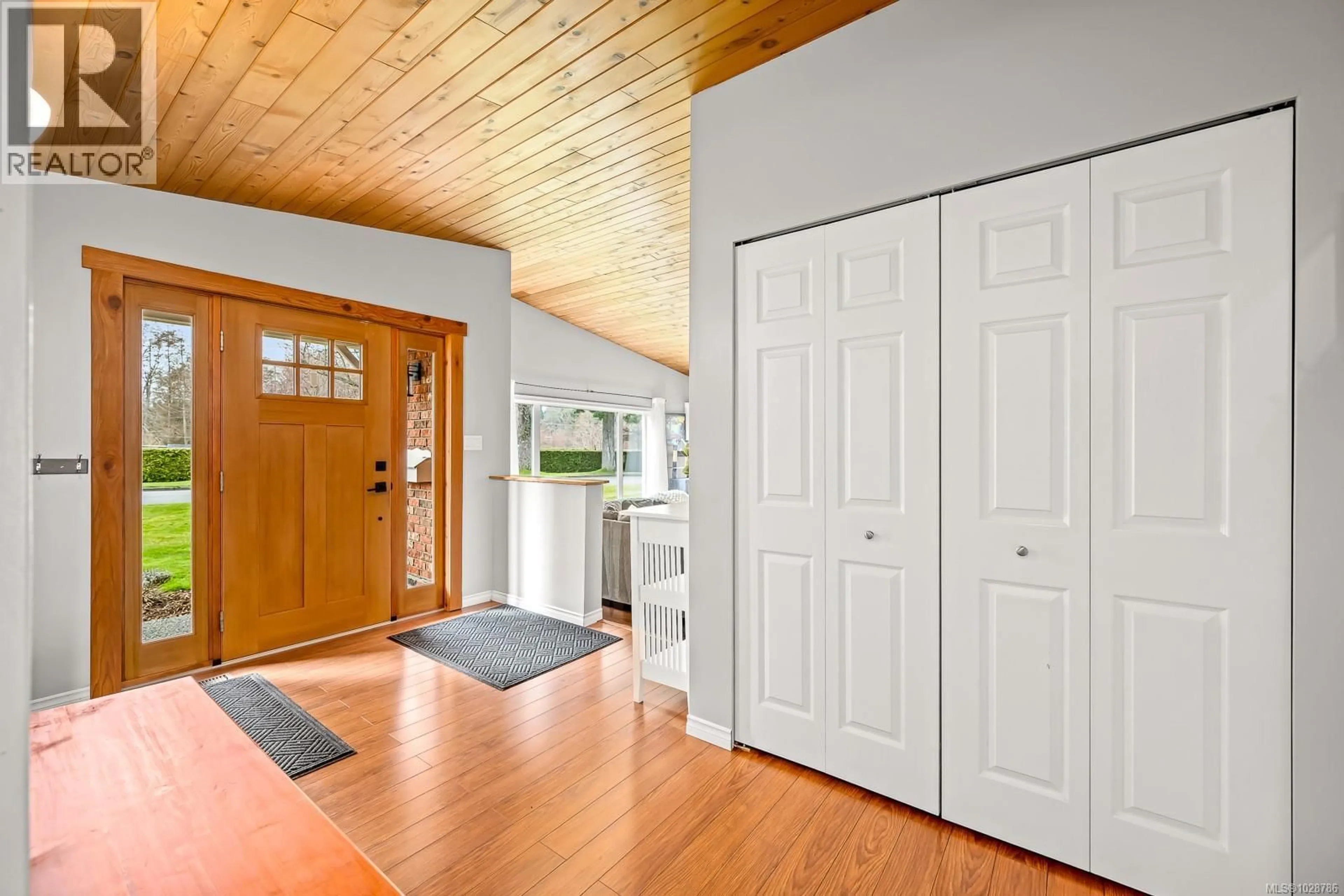 Indoor entryway for 150 BARLOW ROAD, Campbell River British Columbia V9W1T2