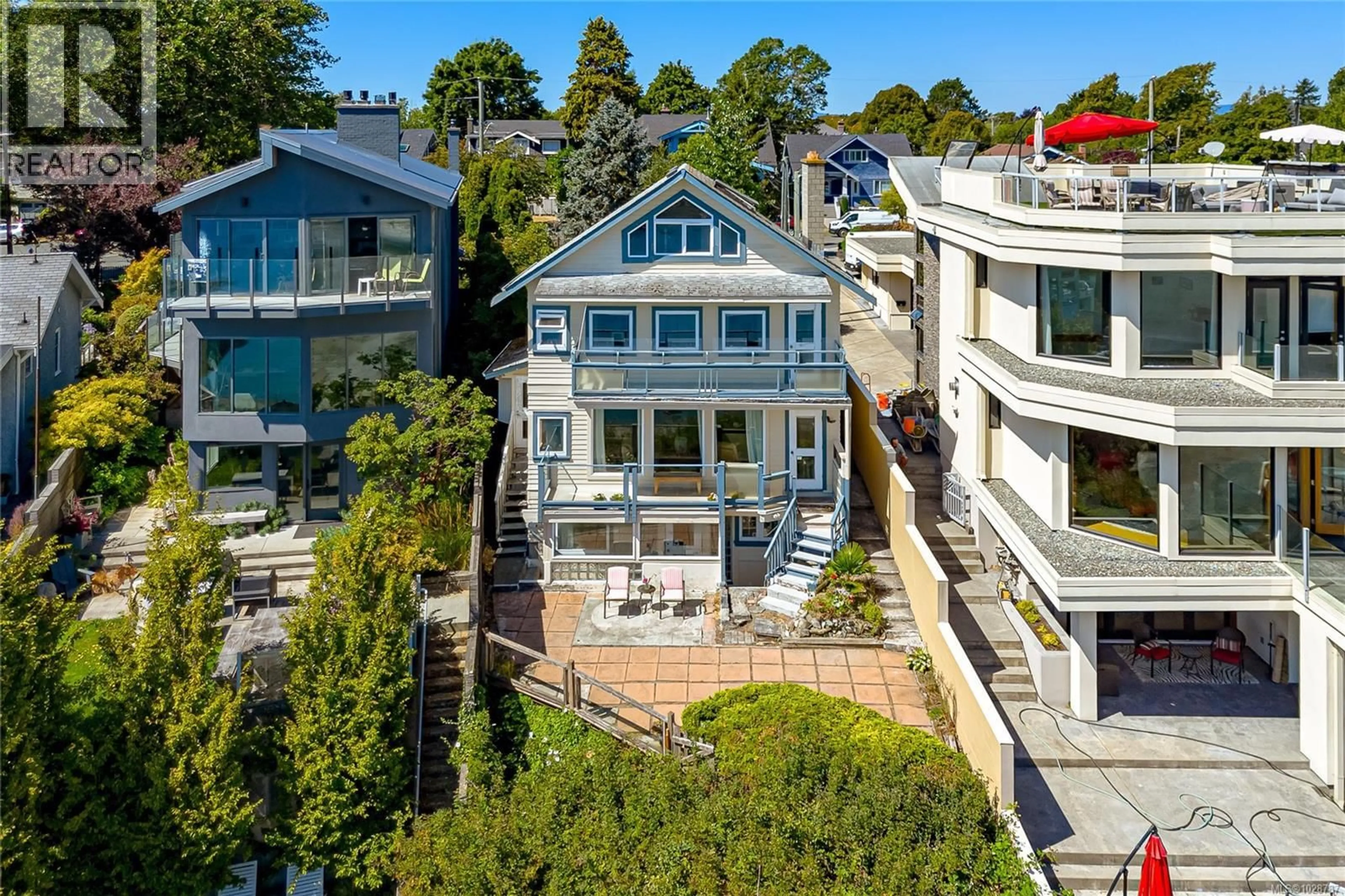 A pic from outside/outdoor area/front of a property/back of a property/a pic from drone, unknown for 157 ROBERTSON STREET, Victoria British Columbia V8S3X3