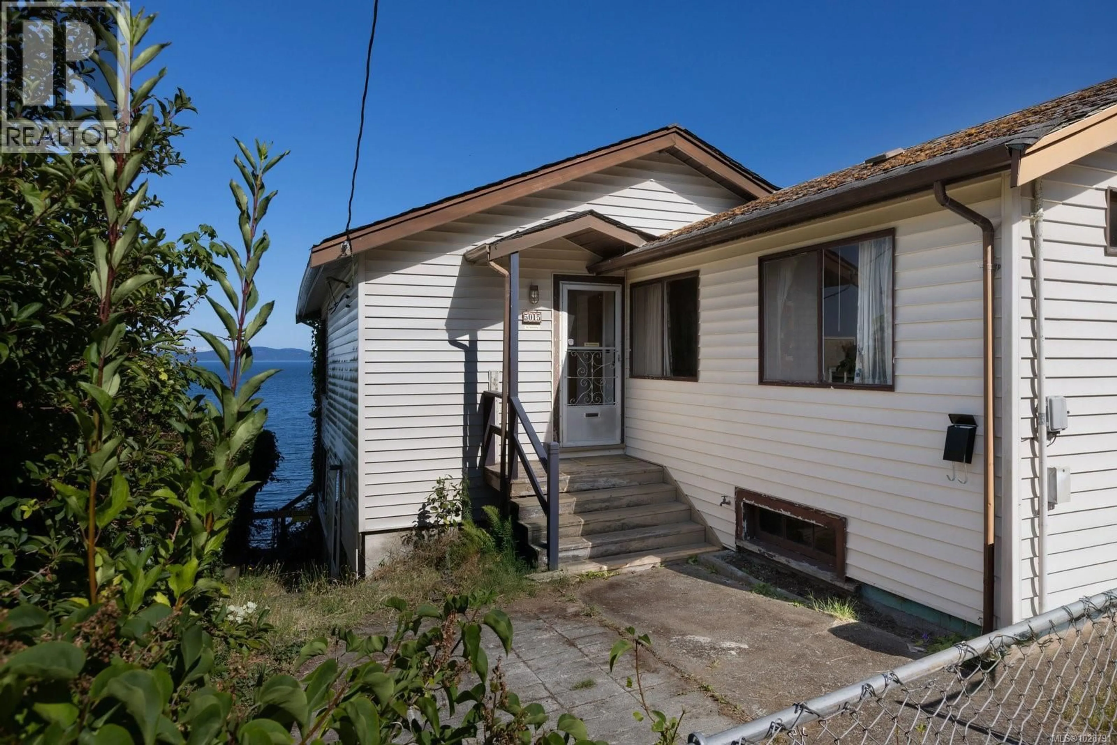 Unknown for 5015 CORDOVA BAY ROAD, Saanich British Columbia V8Y2K1