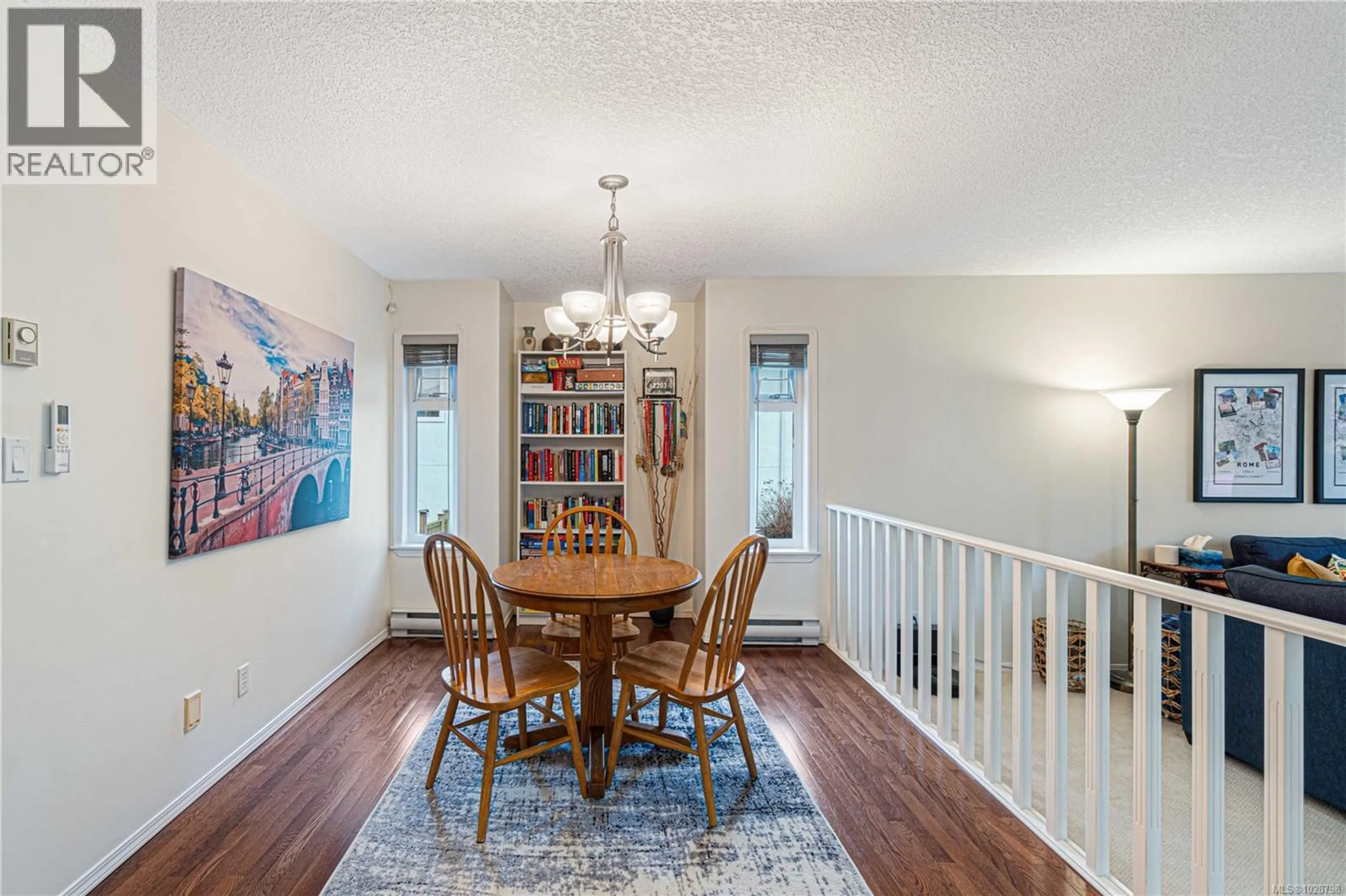 Dining room, wood/laminate floor for 5709 MALIBU TERRACE, Nanaimo British Columbia V9T5W7