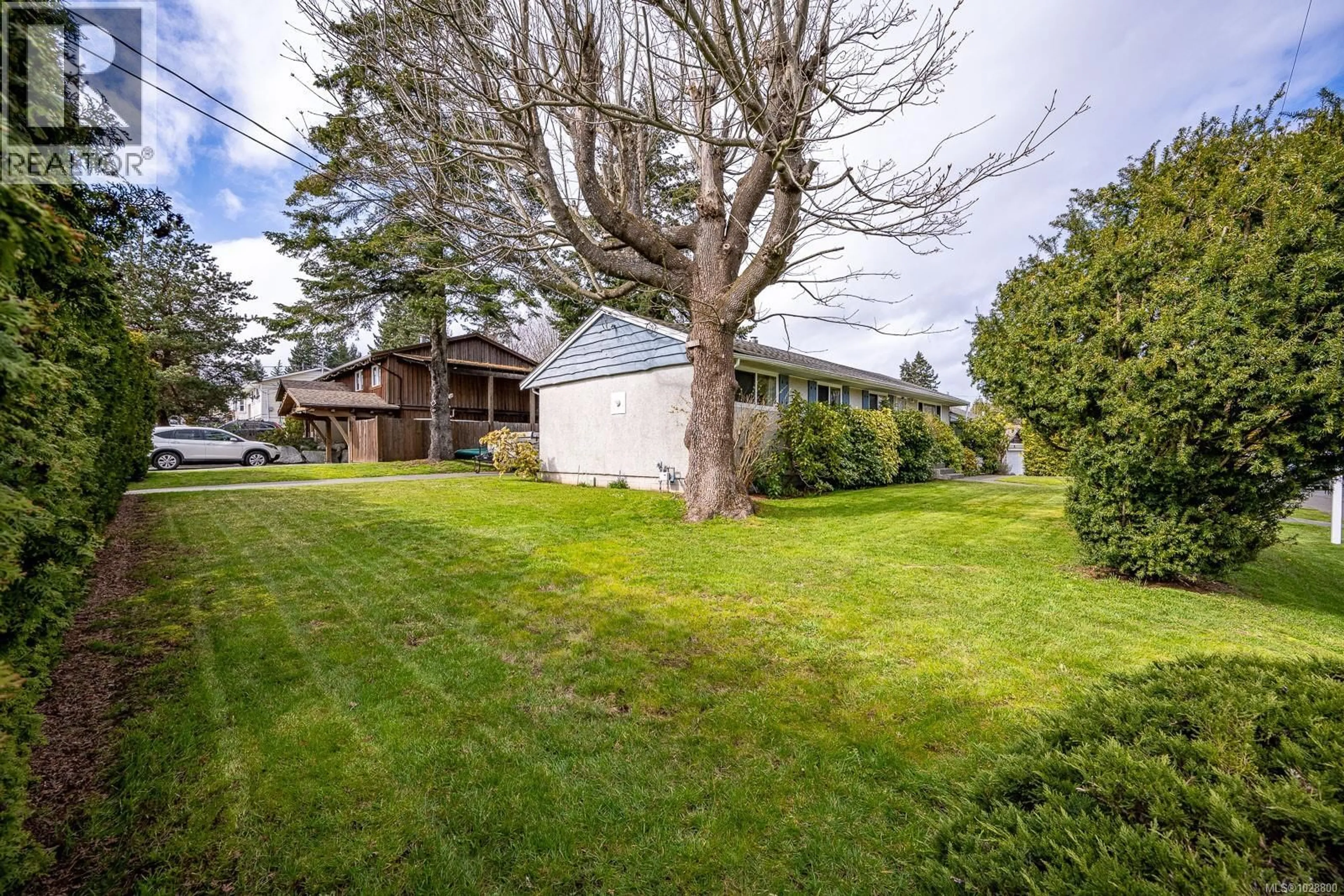 A pic from outside/outdoor area/front of a property/back of a property/a pic from drone, street for 533 SALISH STREET, Comox British Columbia V9M3K5