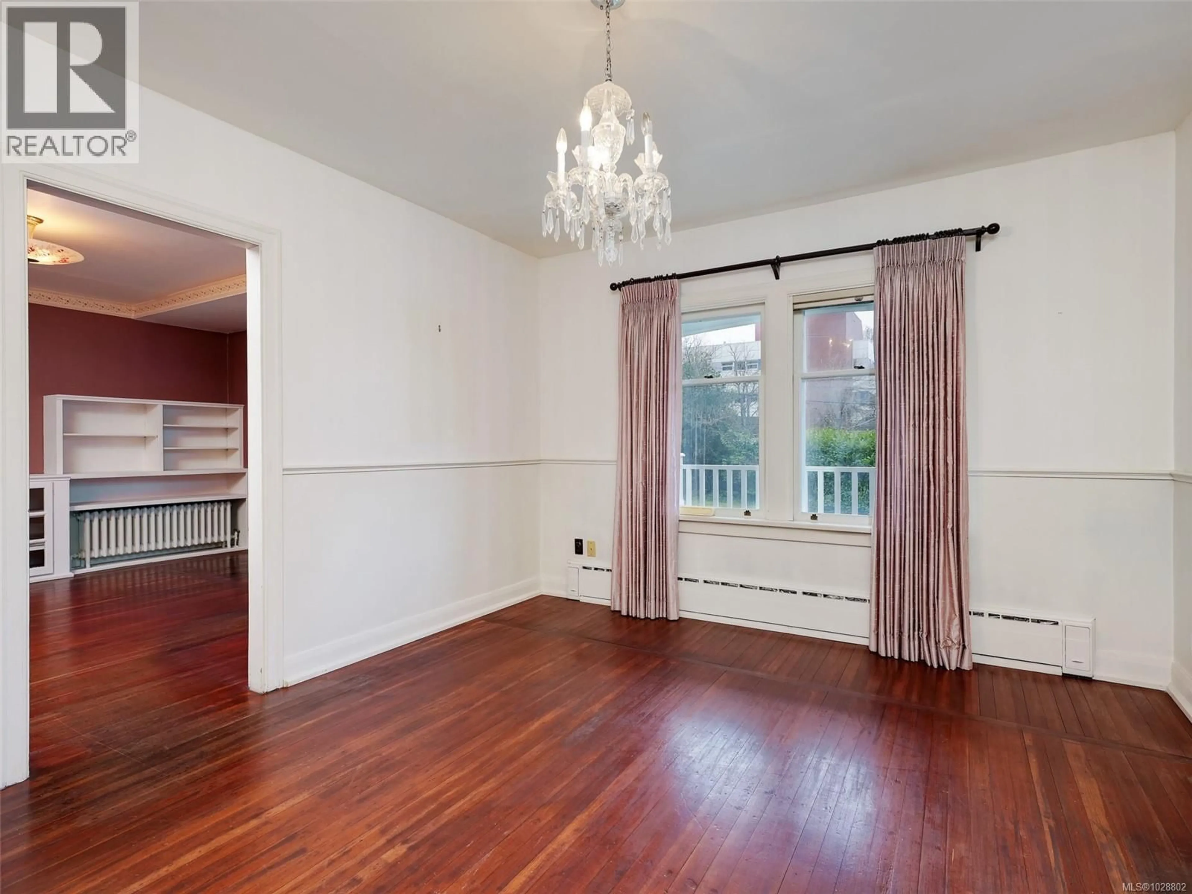 Dining room, wood/laminate floor for 3311 RICHMOND ROAD, Saanich British Columbia V8P4P3