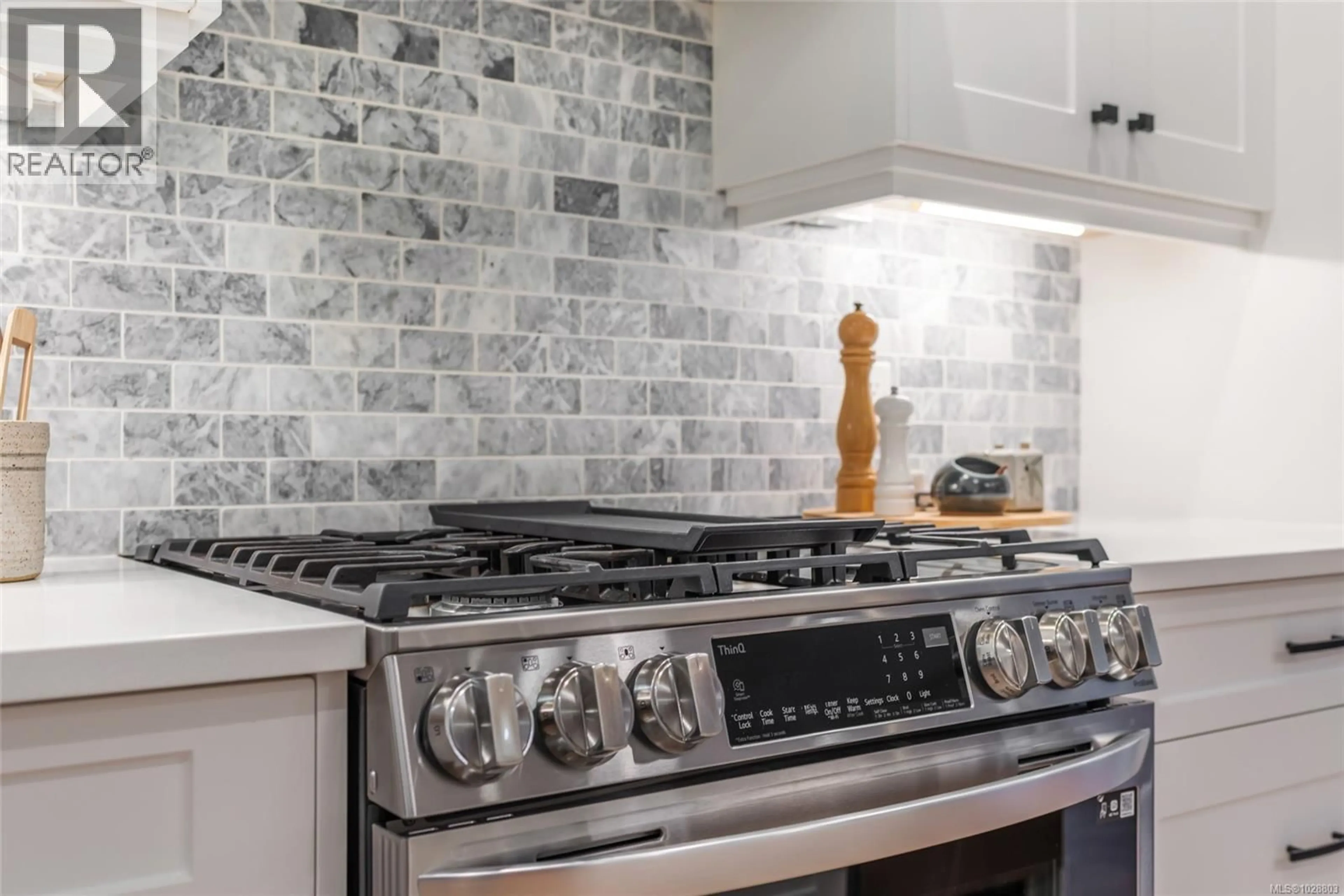 Contemporary kitchen, ceramic/tile floor for C - 3573 11TH AVENUE, Port Alberni British Columbia V9Y4Y6