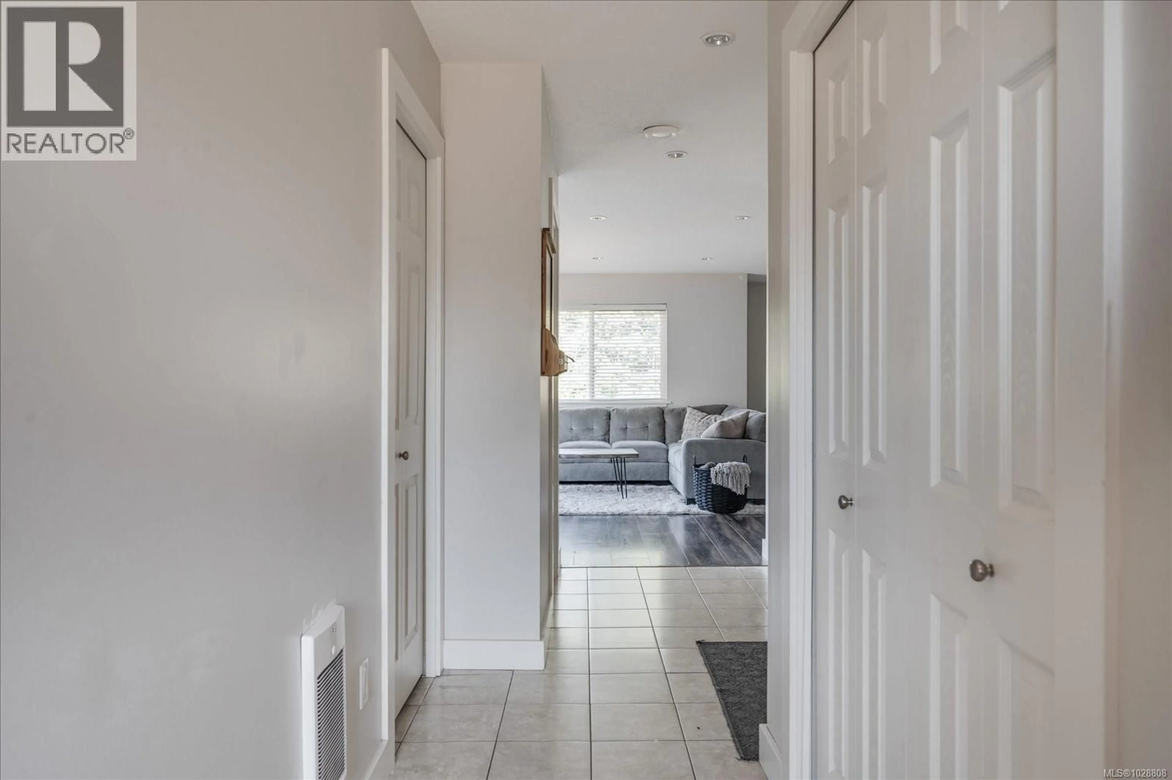 Indoor entryway for 148 VICTORIA ROAD, Nanaimo British Columbia V9R4P5