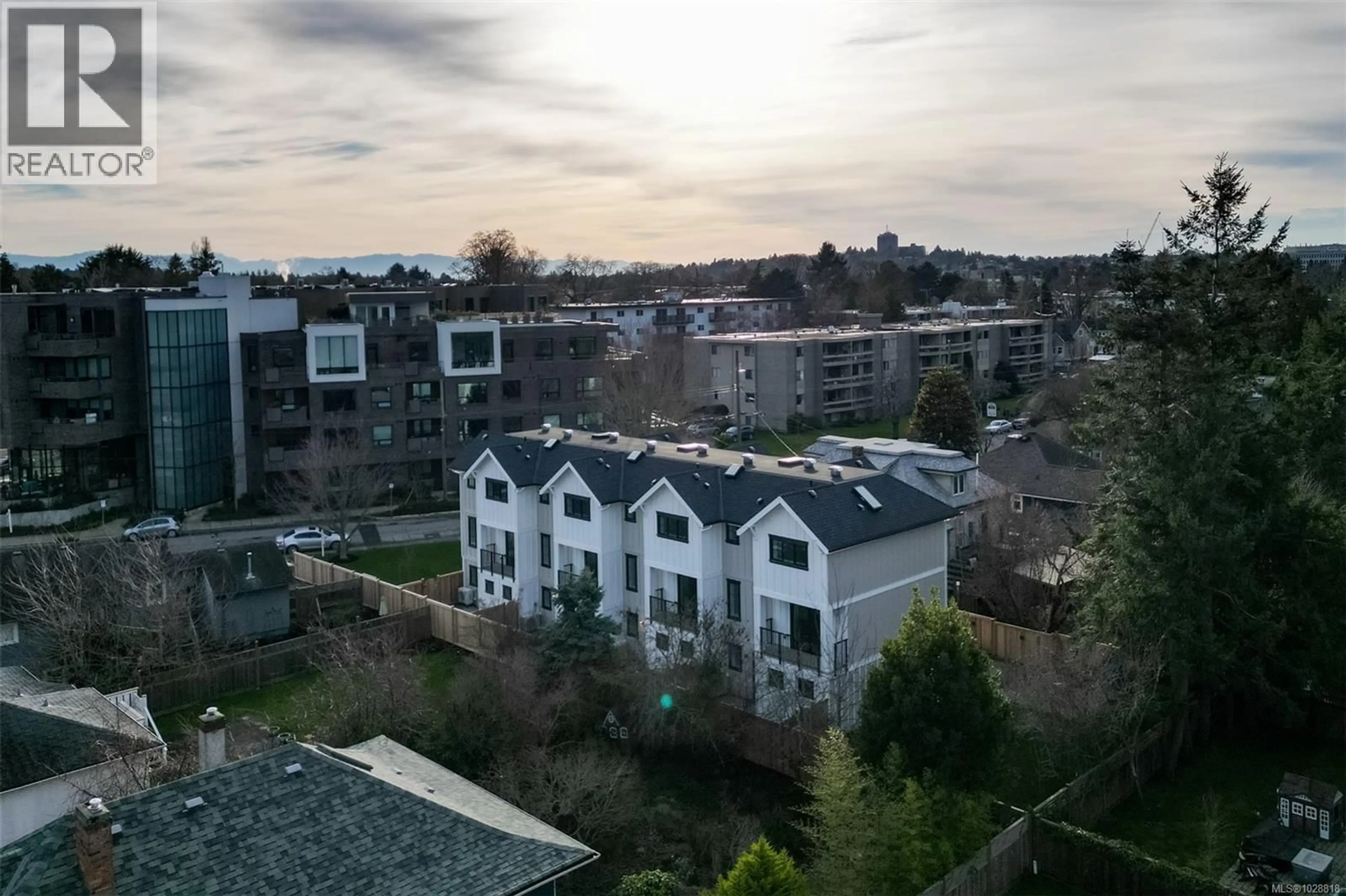 A pic from outside/outdoor area/front of a property/back of a property/a pic from drone, city buildings view from balcony for 3 - 2268 BOWKER AVENUE, Oak Bay British Columbia V8R2E4