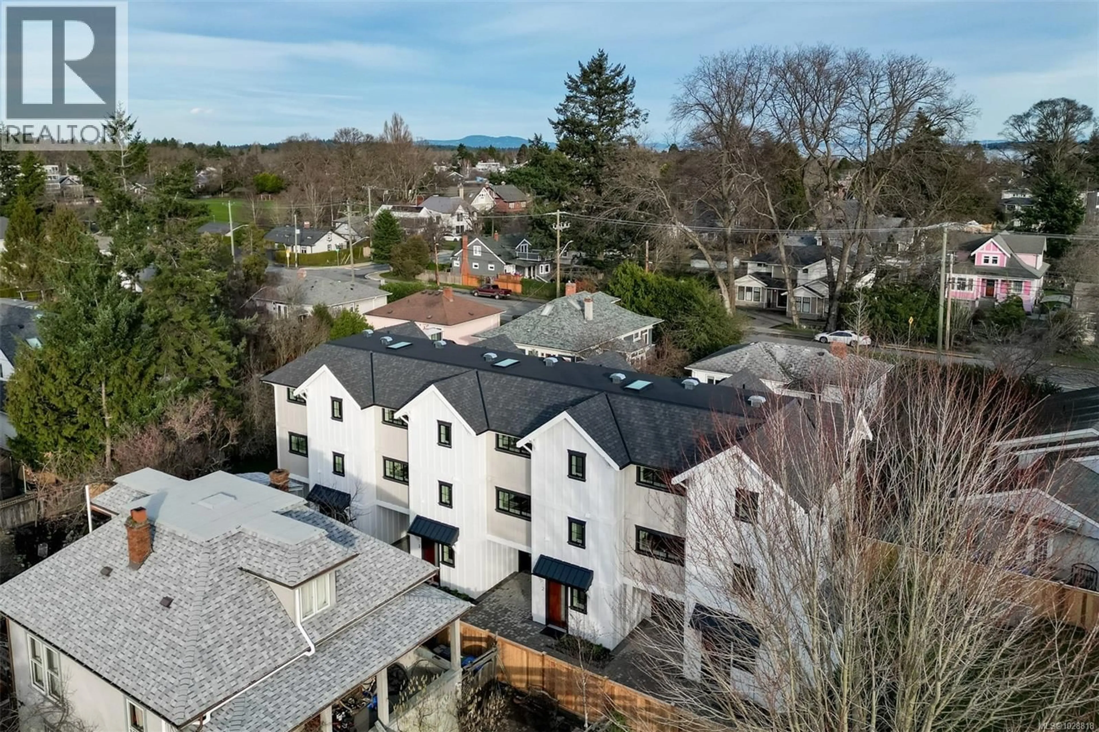 A pic from outside/outdoor area/front of a property/back of a property/a pic from drone, city buildings view from balcony for 3 - 2268 BOWKER AVENUE, Oak Bay British Columbia V8R2E4