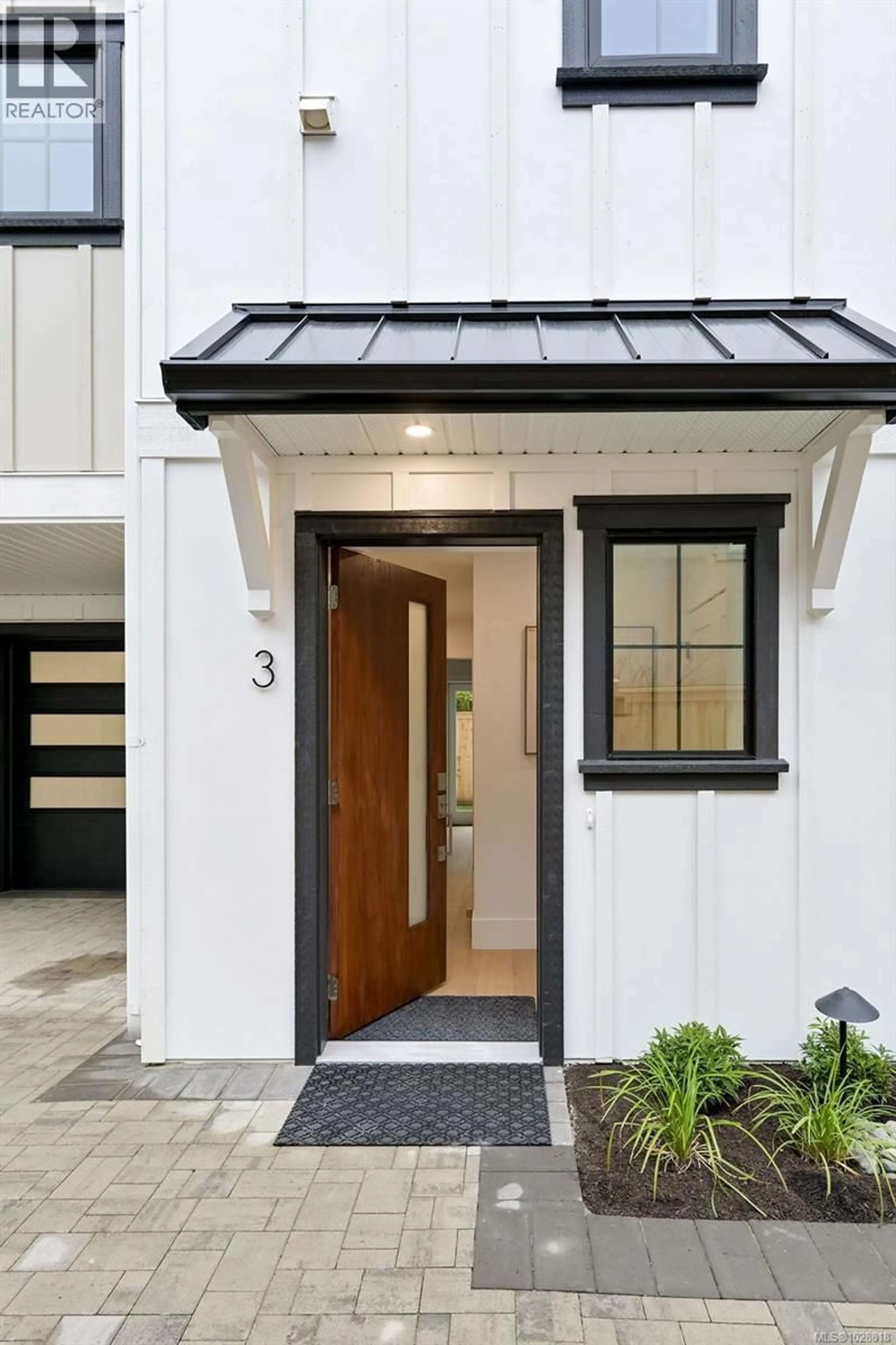 Indoor entryway for 3 - 2268 BOWKER AVENUE, Oak Bay British Columbia V8R2E4