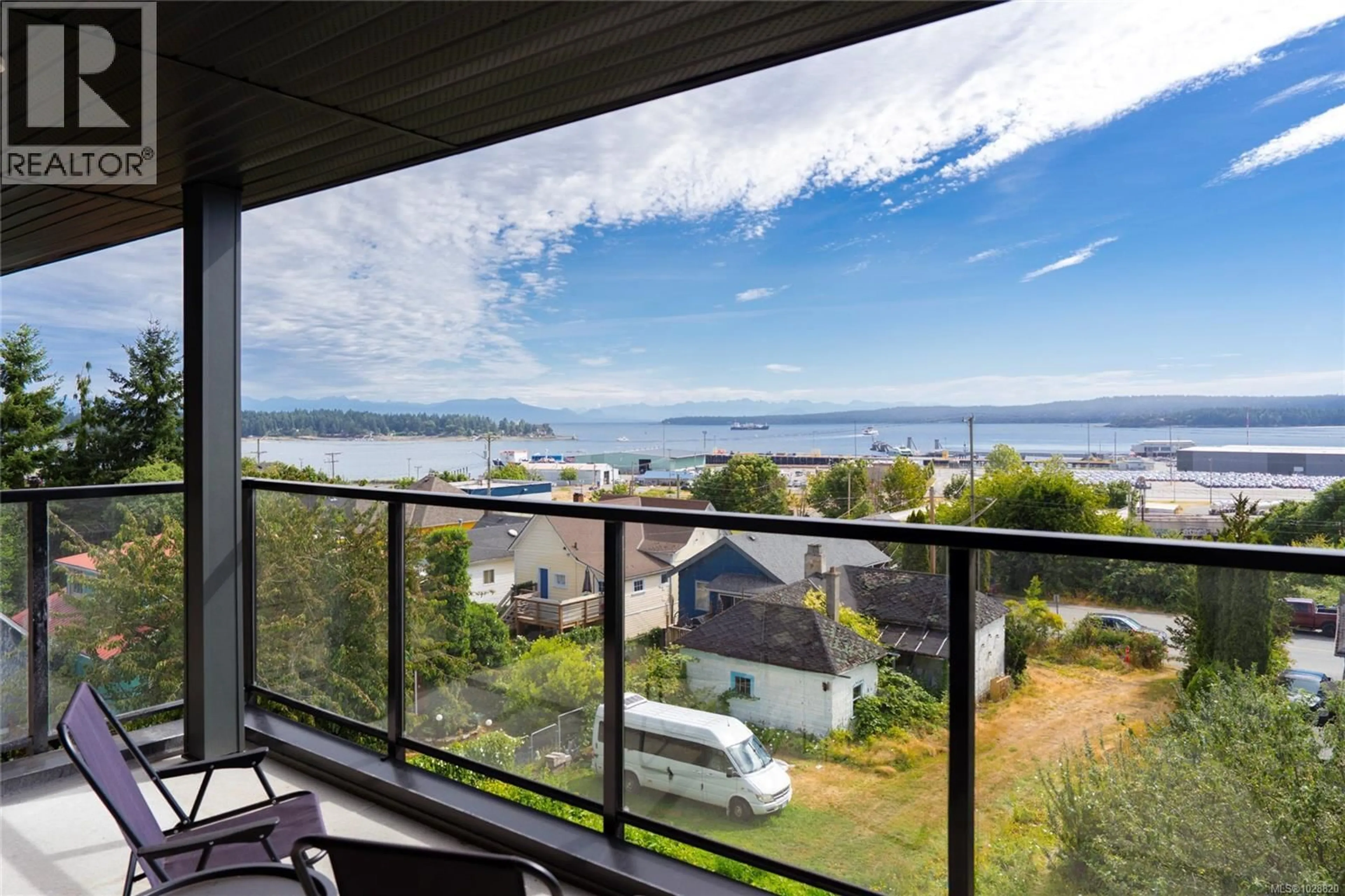 Balcony in the apartment, water/lake/river/ocean view for 304 - 45 HALIBURTON STREET, Nanaimo British Columbia V9R4V6