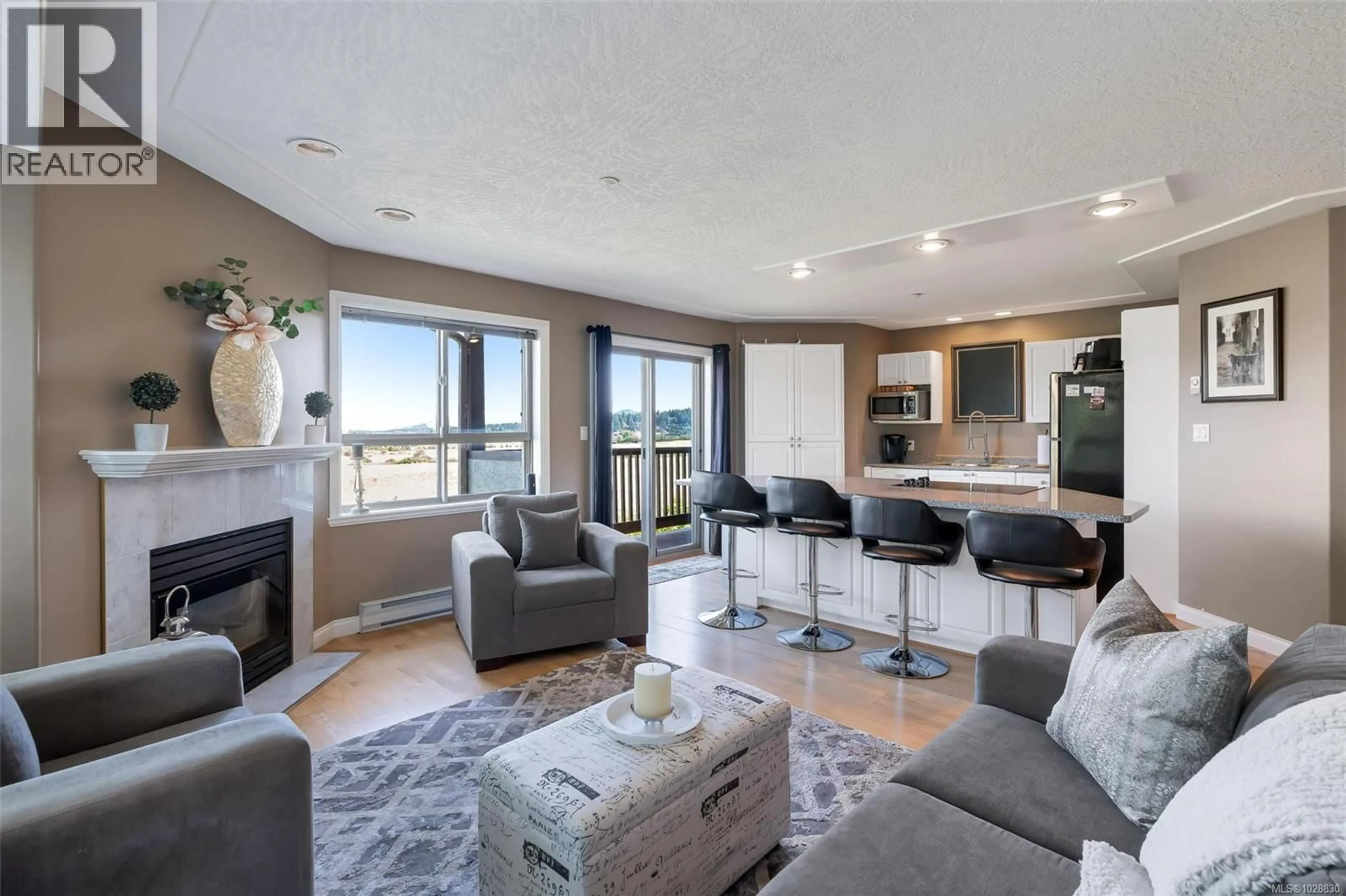 Living room with furniture, unknown for 10 - 7847 EAST SAANICH ROAD, Central Saanich British Columbia V8M2B4